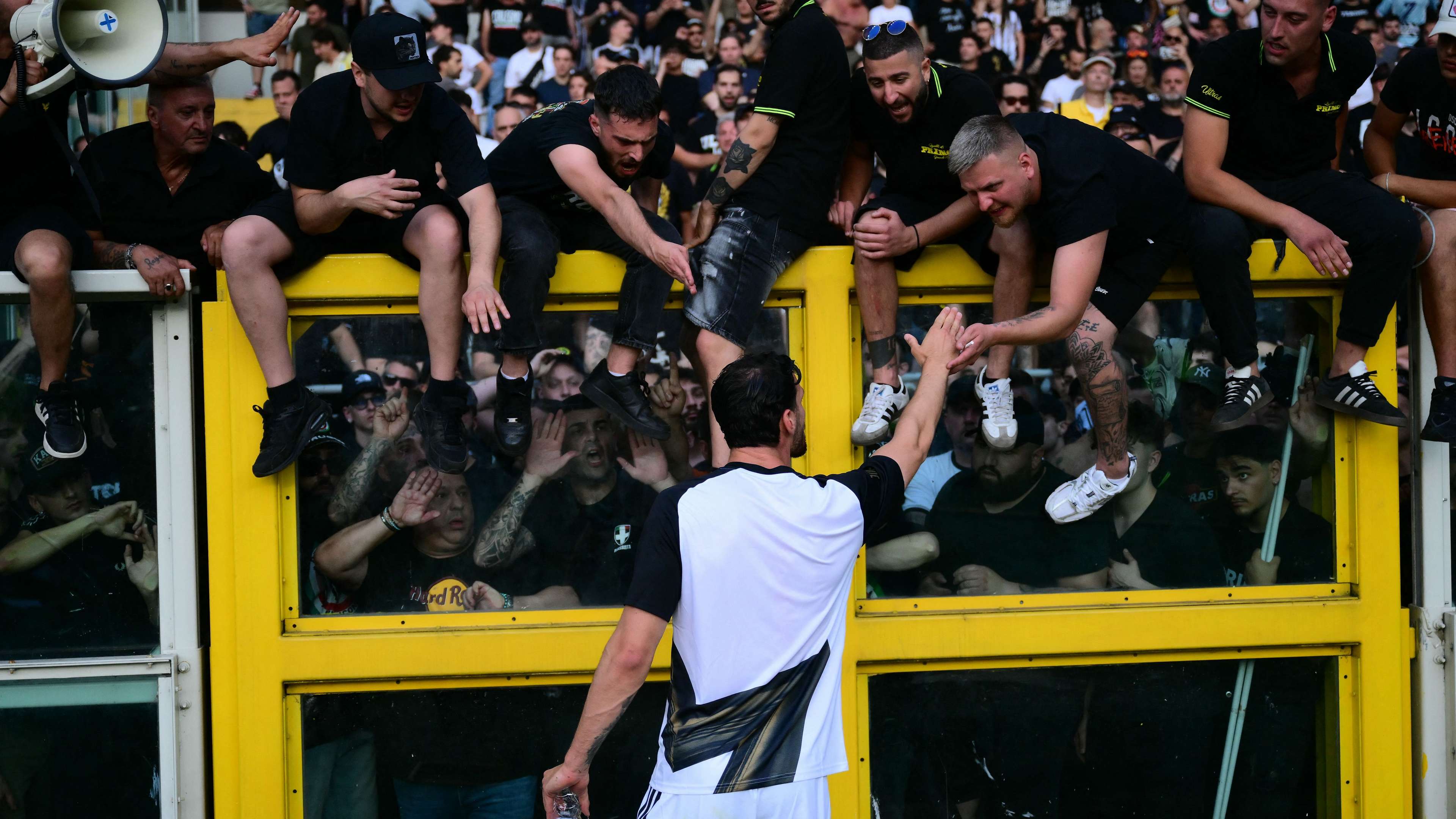 Juventus vs Torino Derby Delayed Over One Hour After Ultra
