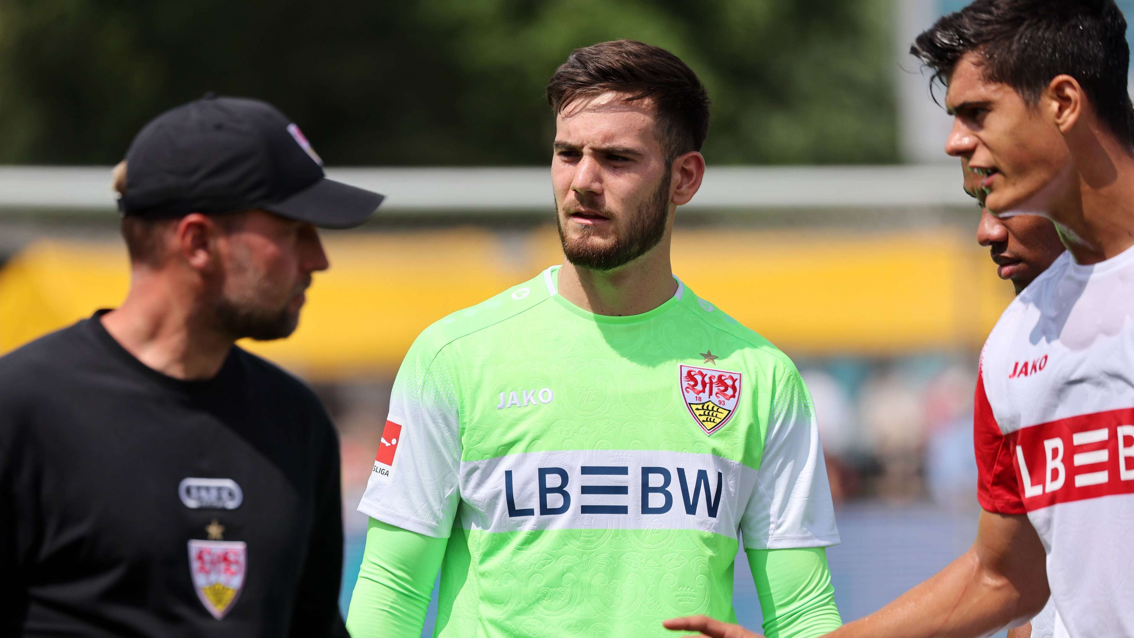 Stuttgart Goalkeeper Dennis Seimen Sidelined Until September