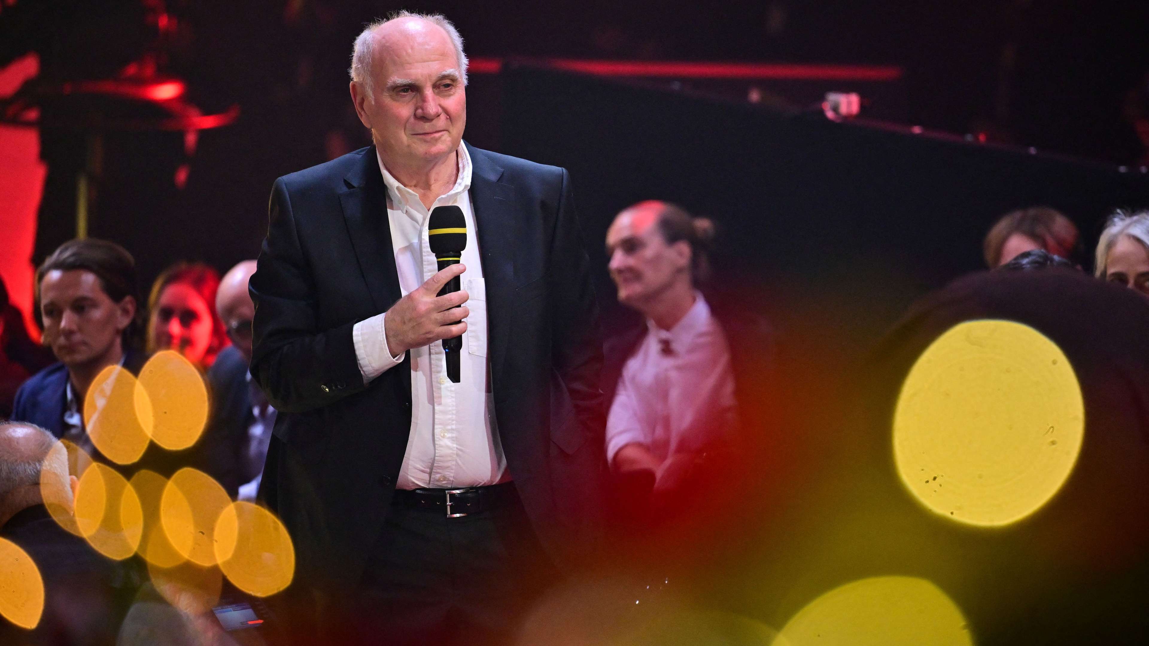 Hoeneß Criticises Eberl Before Bayern Cup Final: Timing and