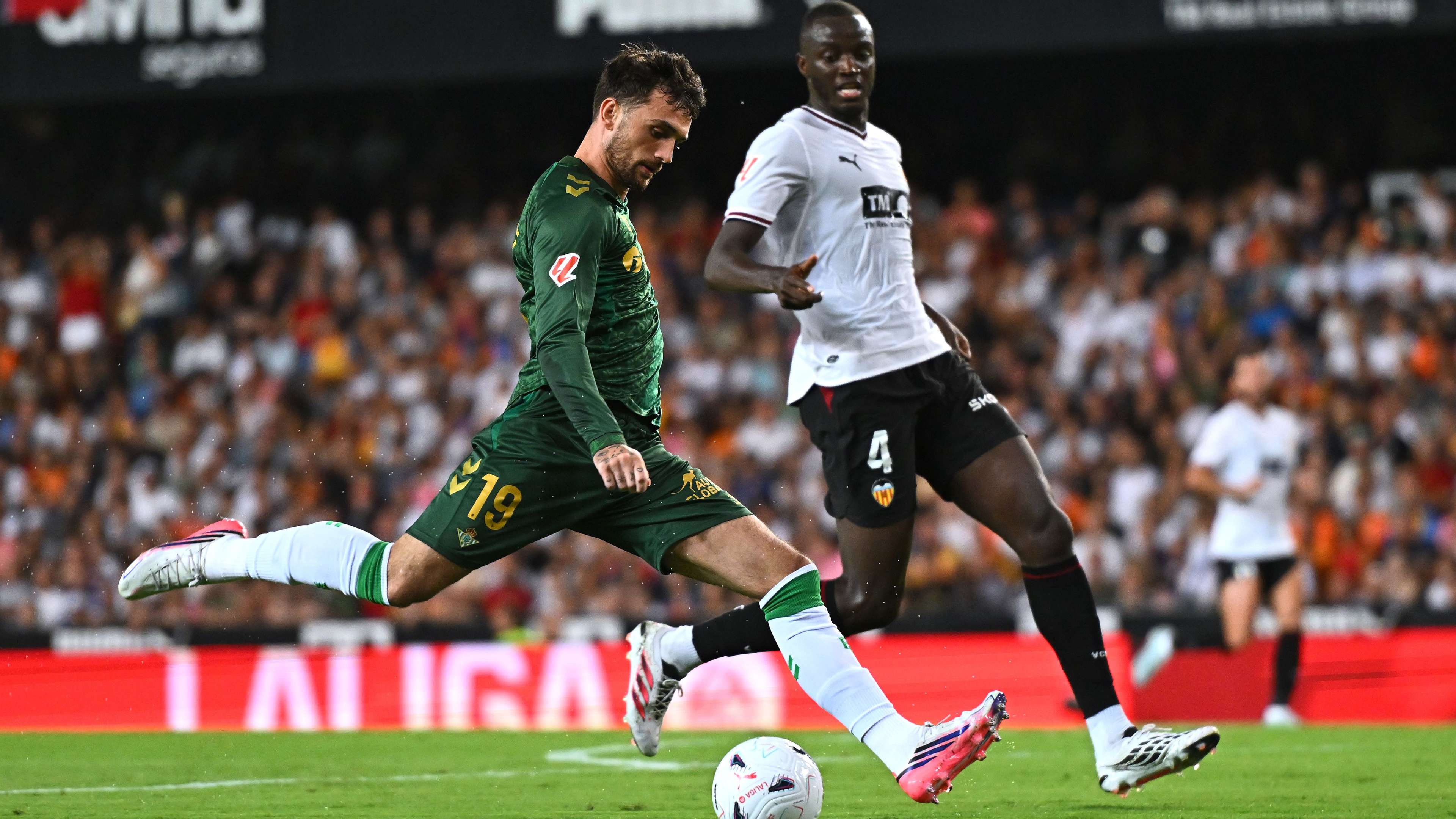 Barcelona Braces for Tense Mestalla Atmosphere as Valencia