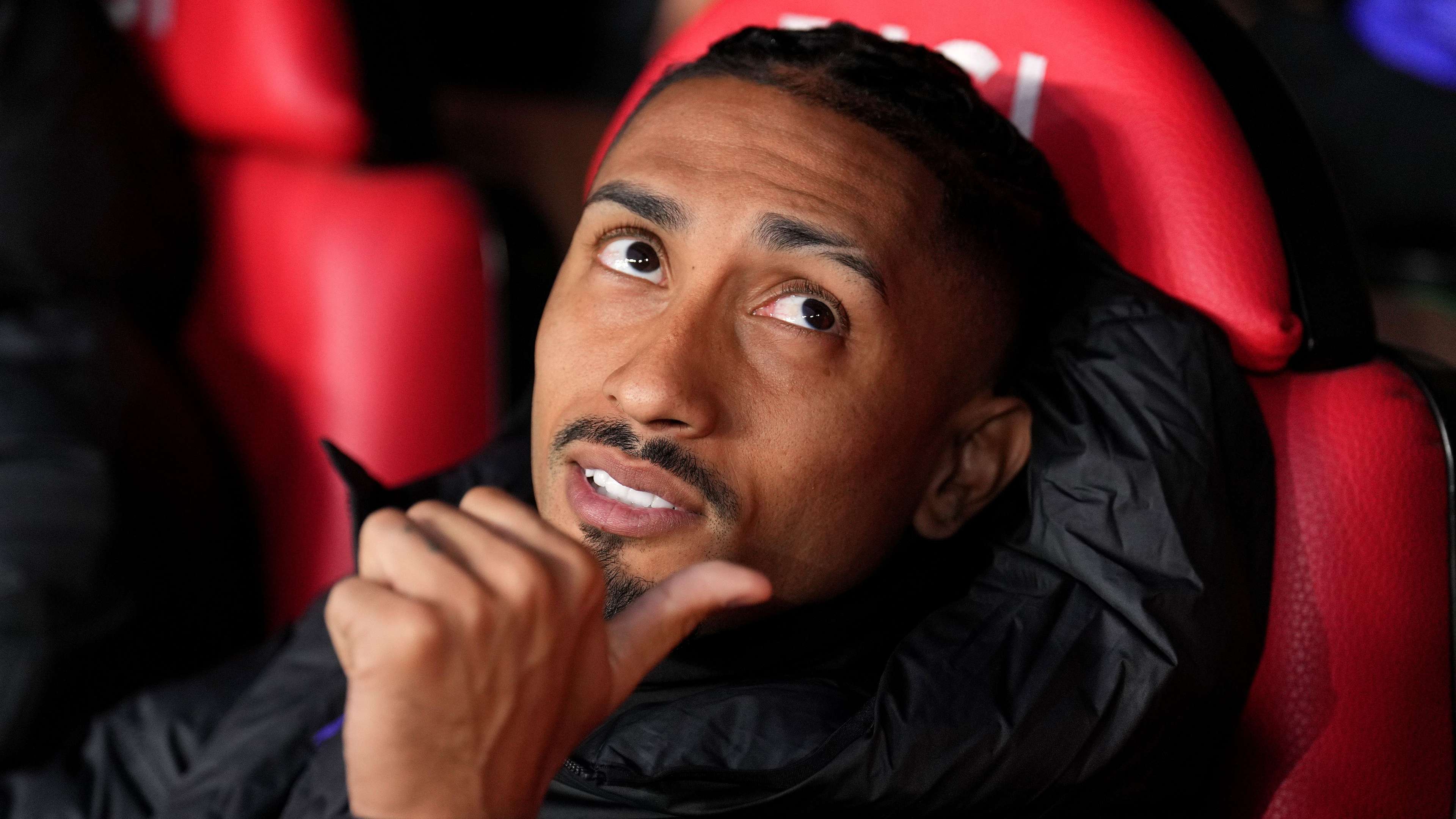 Raphinha Denies Exit Rumors, Commits Future to Barcelona