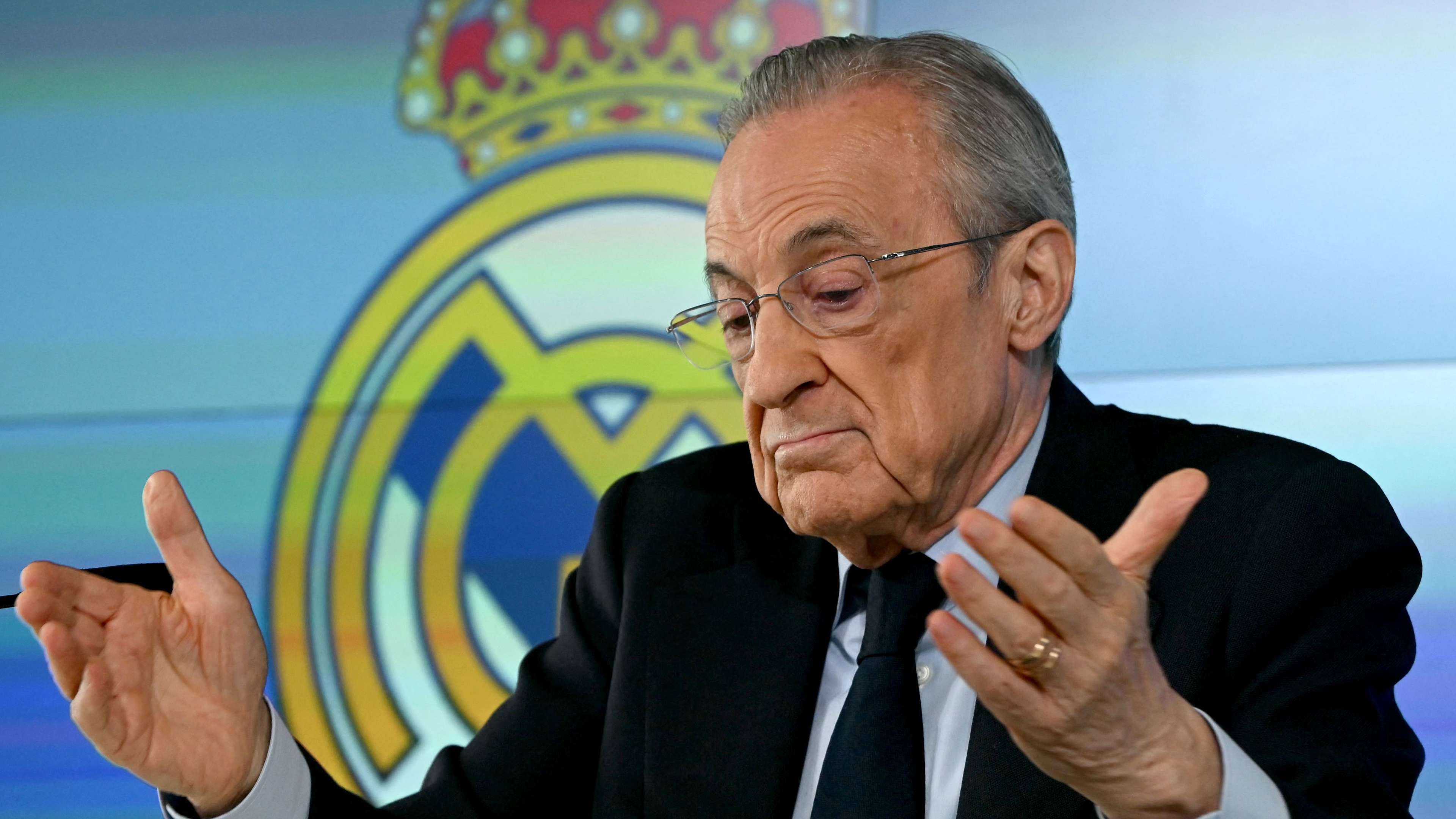 Real Madrid Presidential Election: Riquelme Challenges Pérez