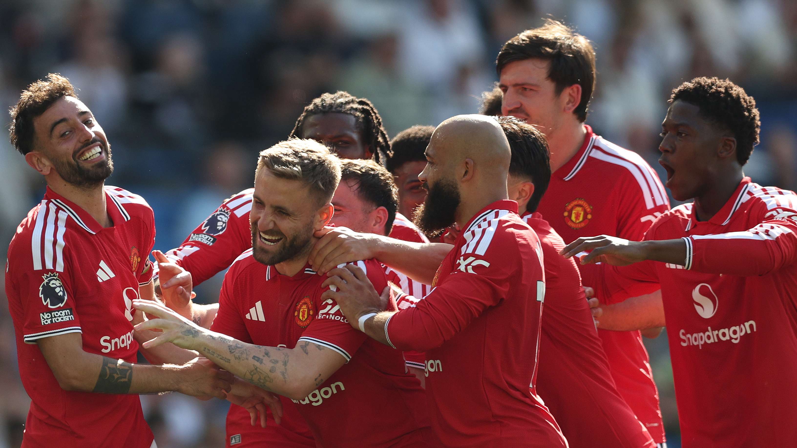 Manchester United Signs Record £20m Annual Training Kit Deal