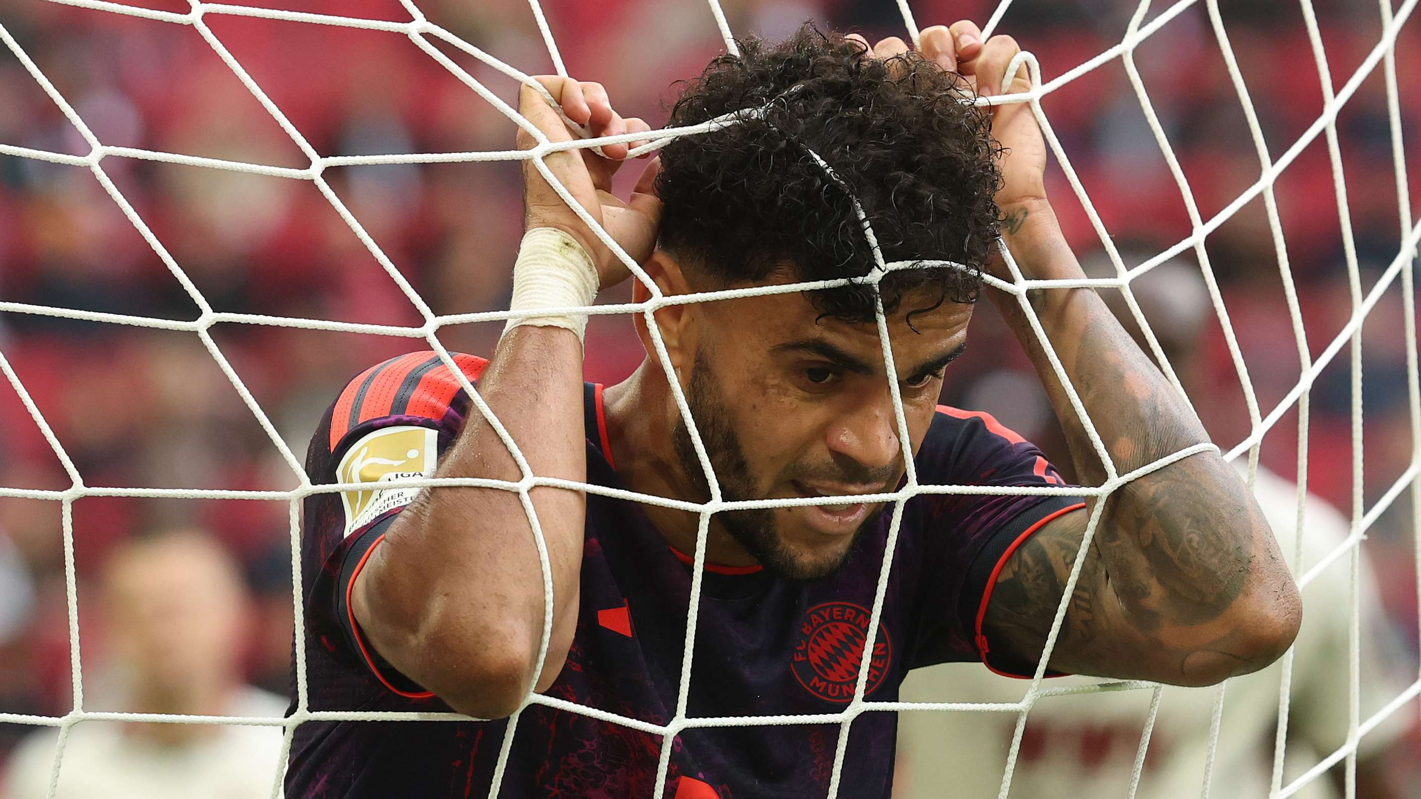 Neuer's Historic Blunder Costs Bayern in Augsburg Draw