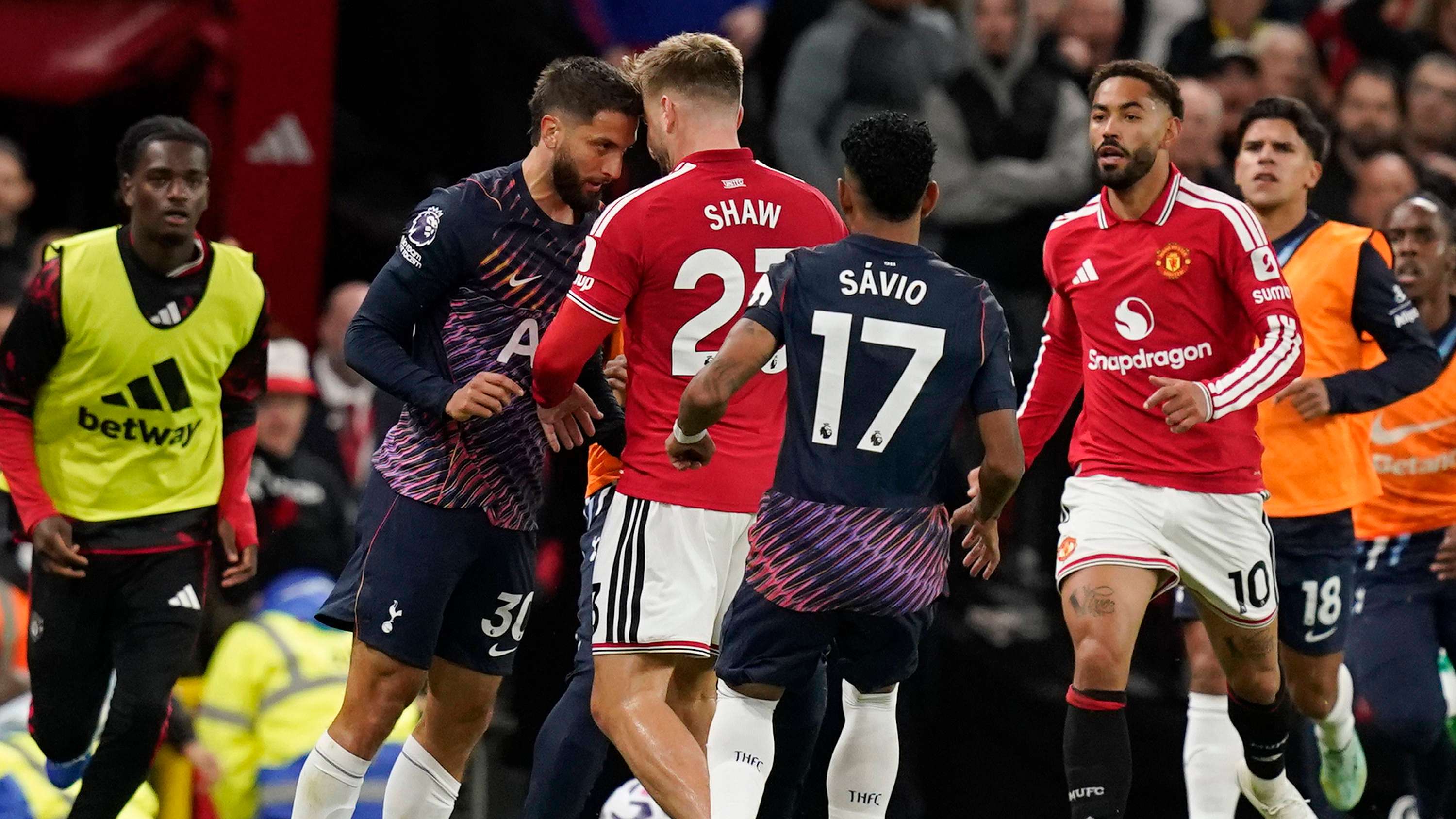 Bentancur Red Card Costs Tottenham as Manchester United Draw