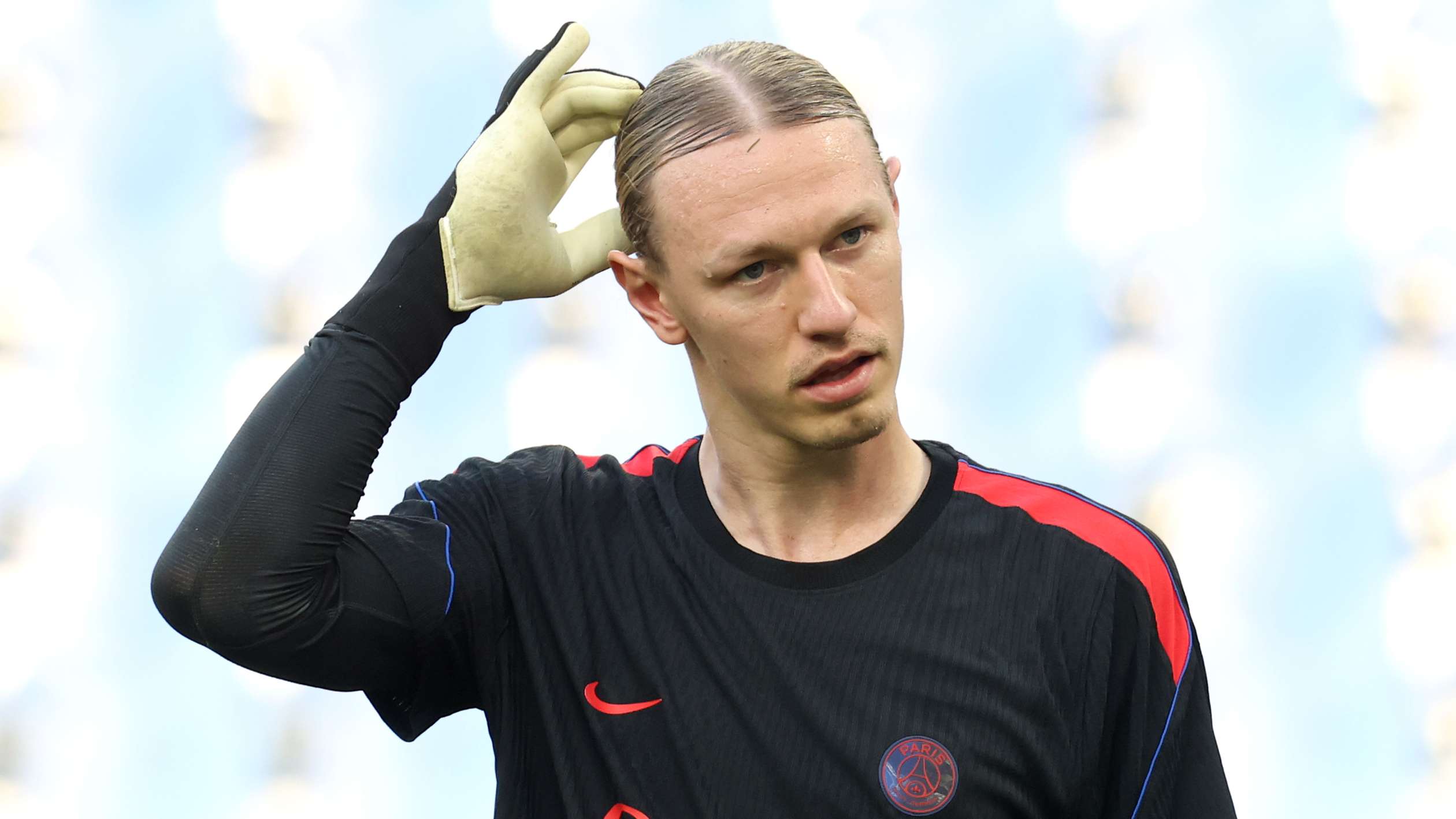 Safonov Under Pressure as Chevalier Eyes PSG Goalkeeper