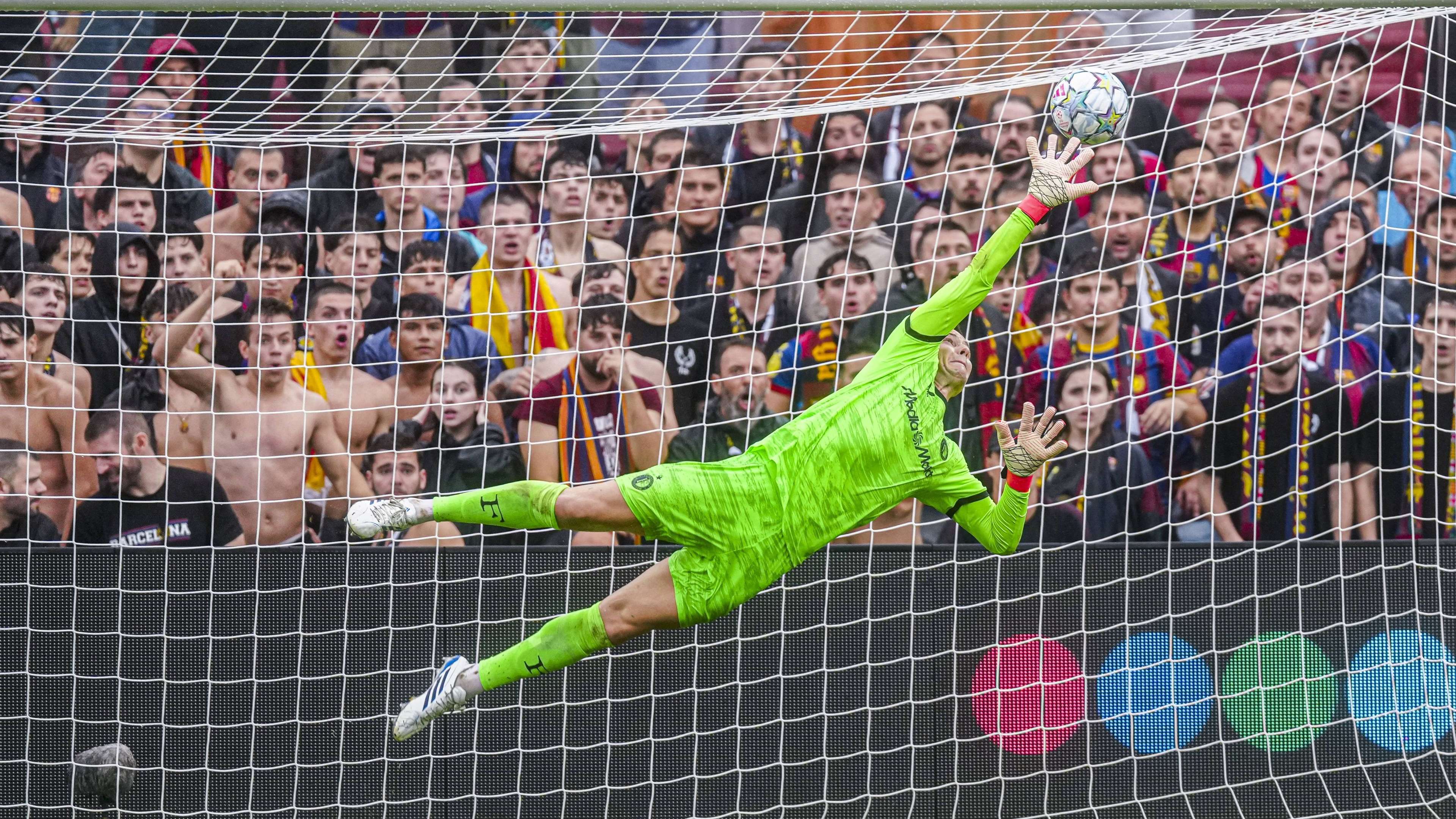 Mulder Criticises Tjark Ernst's Positioning in Barcelona's