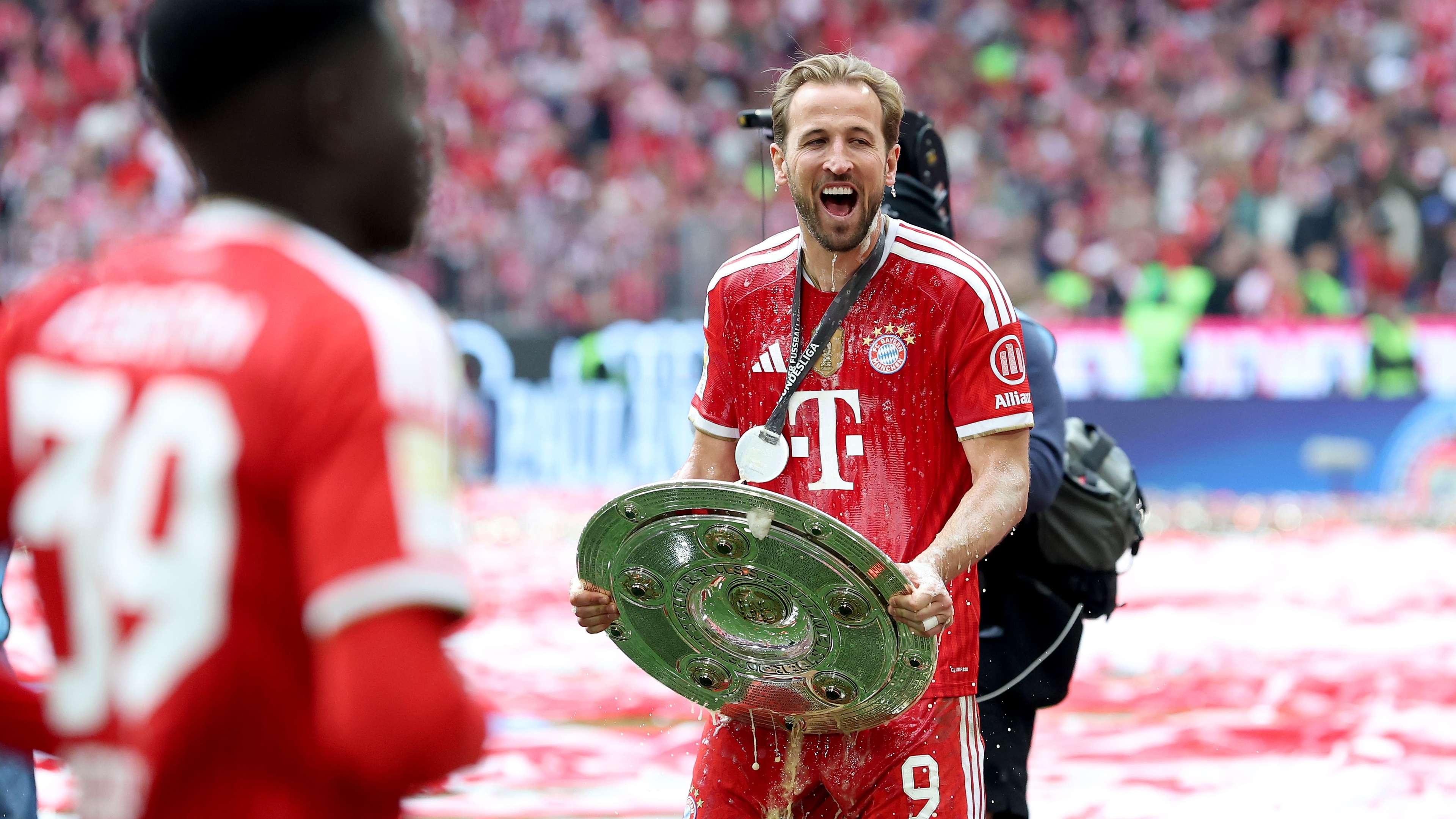 Harry Kane Nets Hat-trick as Bayern Munich Seals Bundesliga
