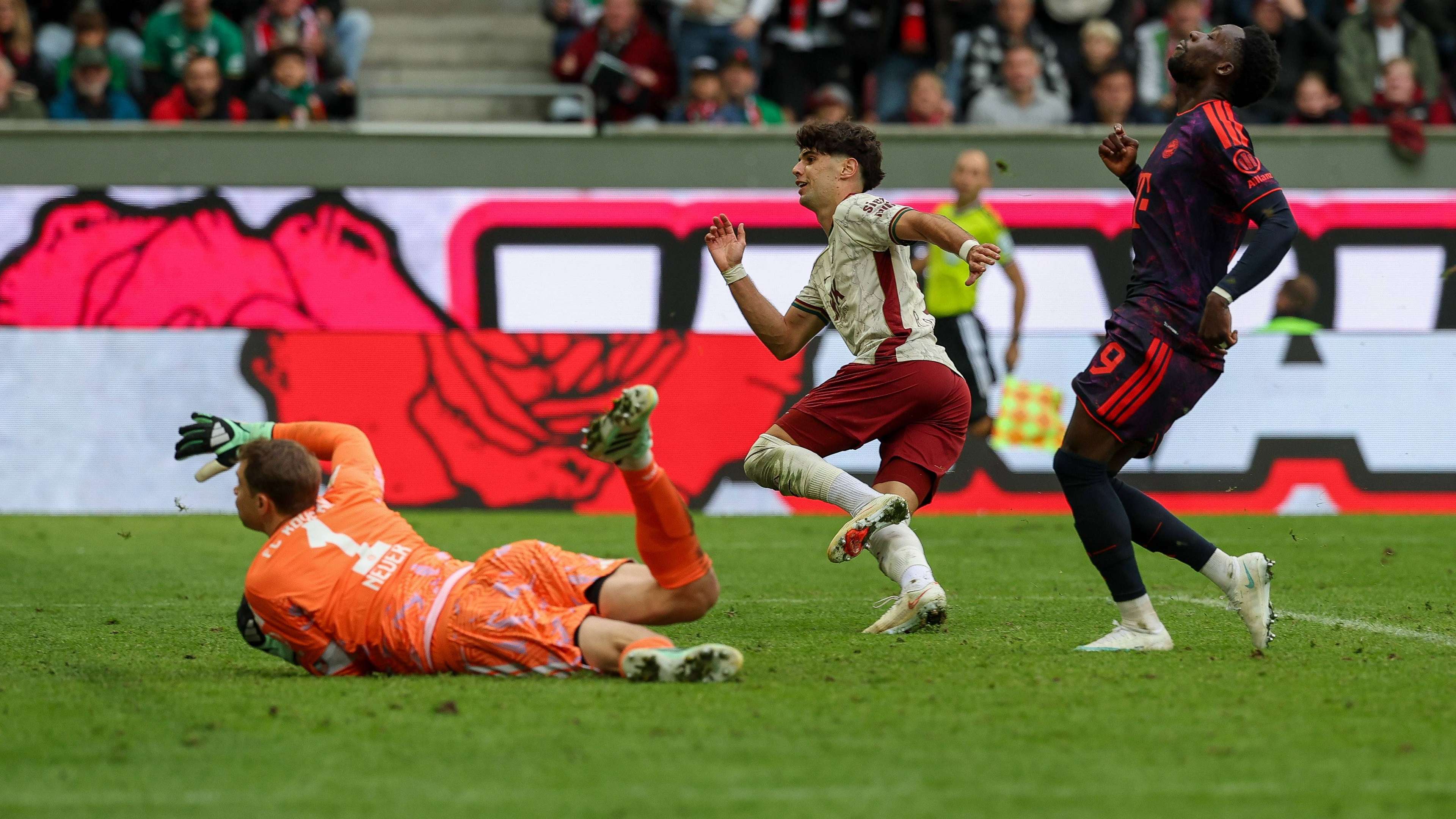 Bayern Munich Held by Augsburg After Neuer Errors in