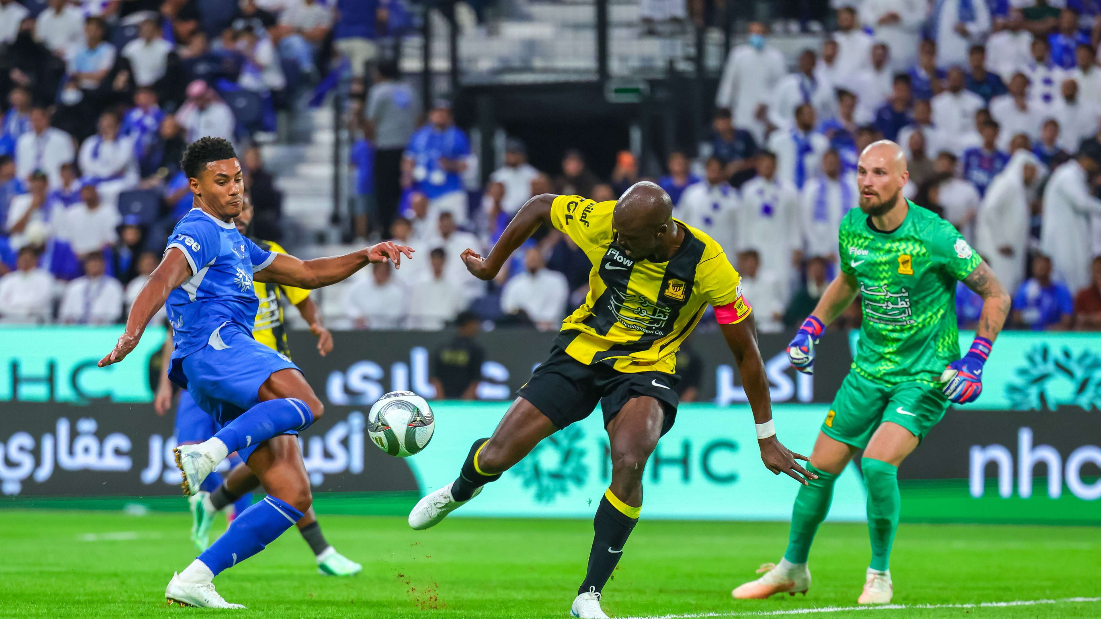Al-Hilal Edge Al-Ittihad 3-2 in Thrilling Saudi Roshn League Clasico