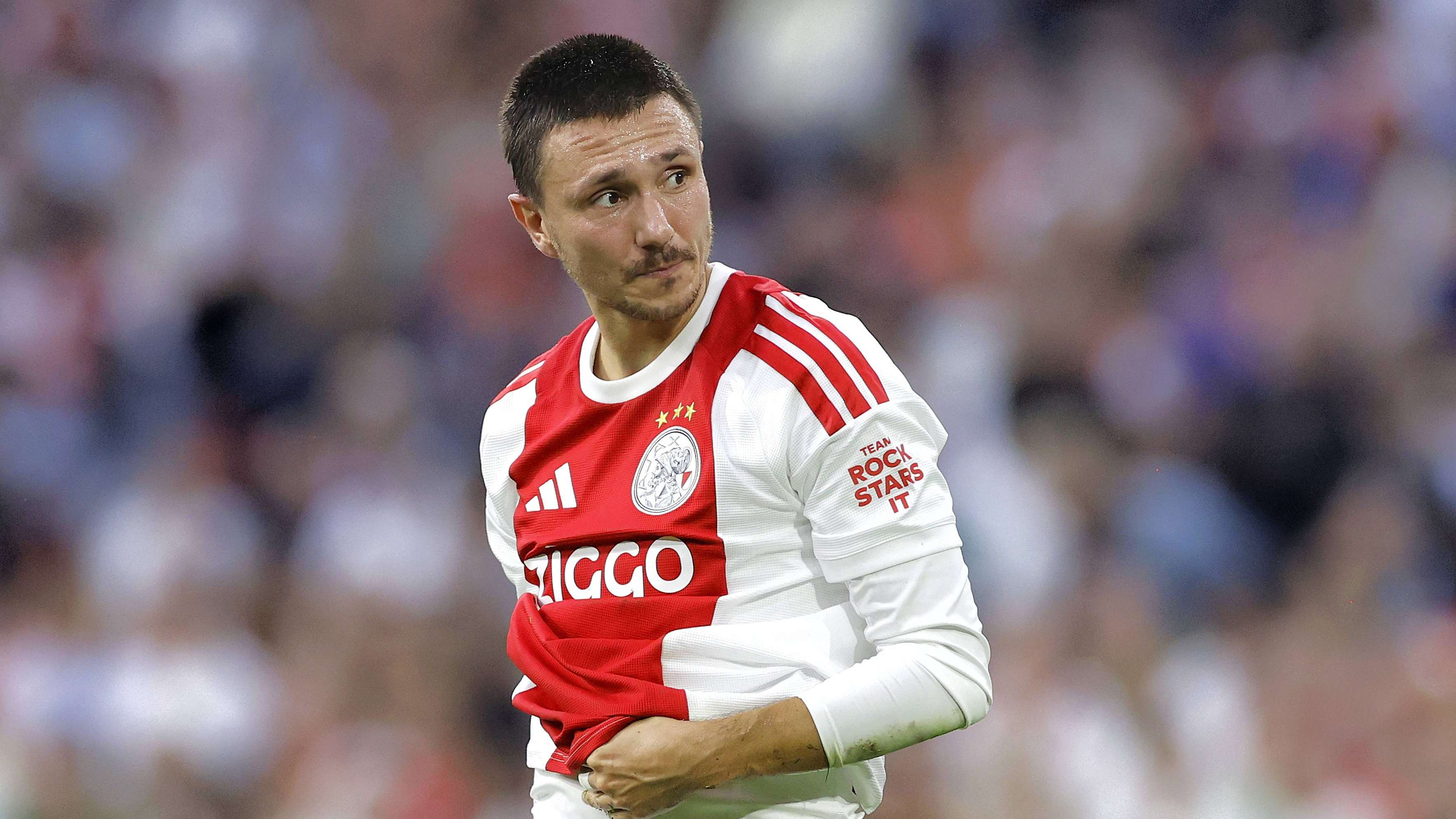 Berghuis Criticizes Ajax Coaching Chaos: Heitinga, Grim,