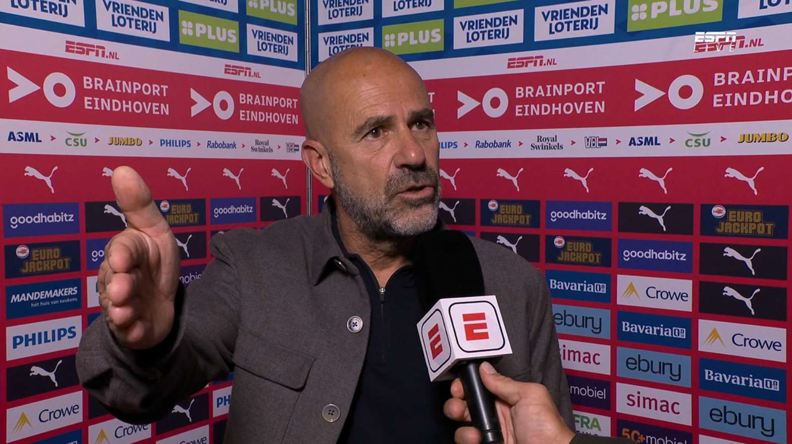 Bosz Defends Van Bommel After Controversial Challenge in