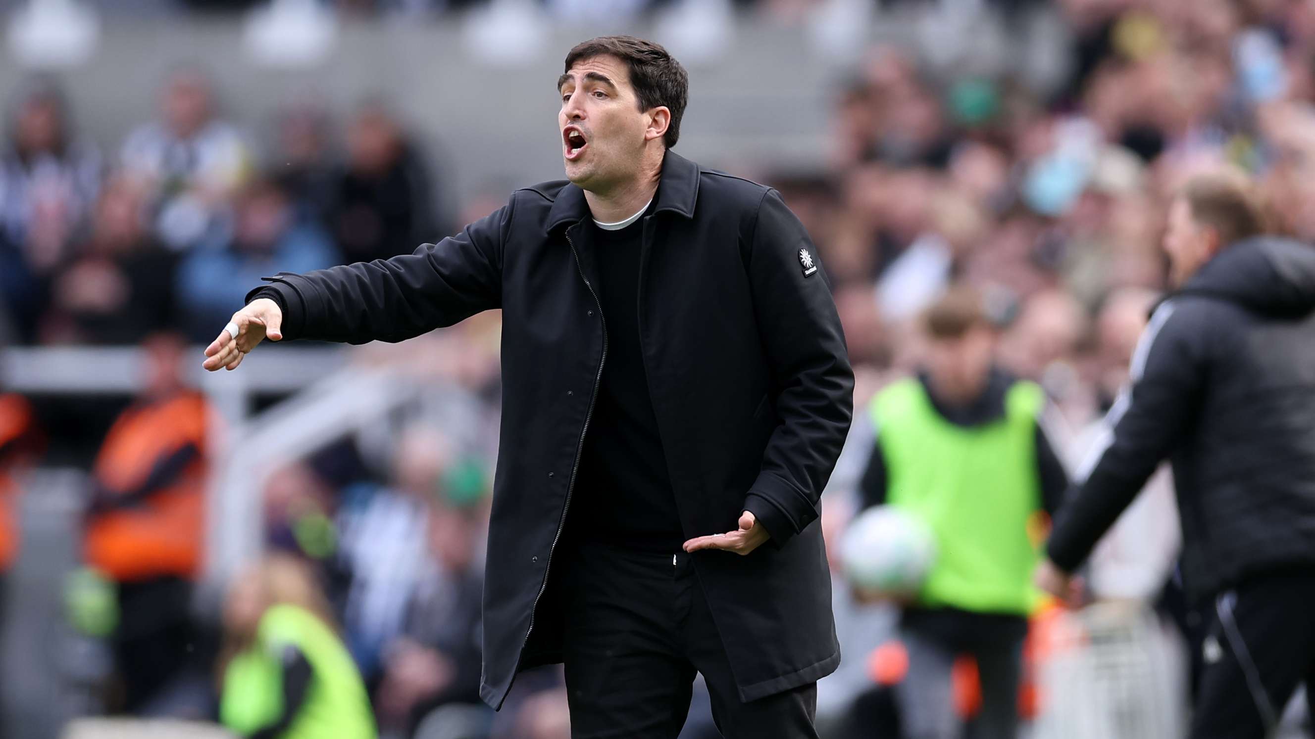 Andoni Iraola Rules Out Hasty Exit as Chelsea, Real Madrid