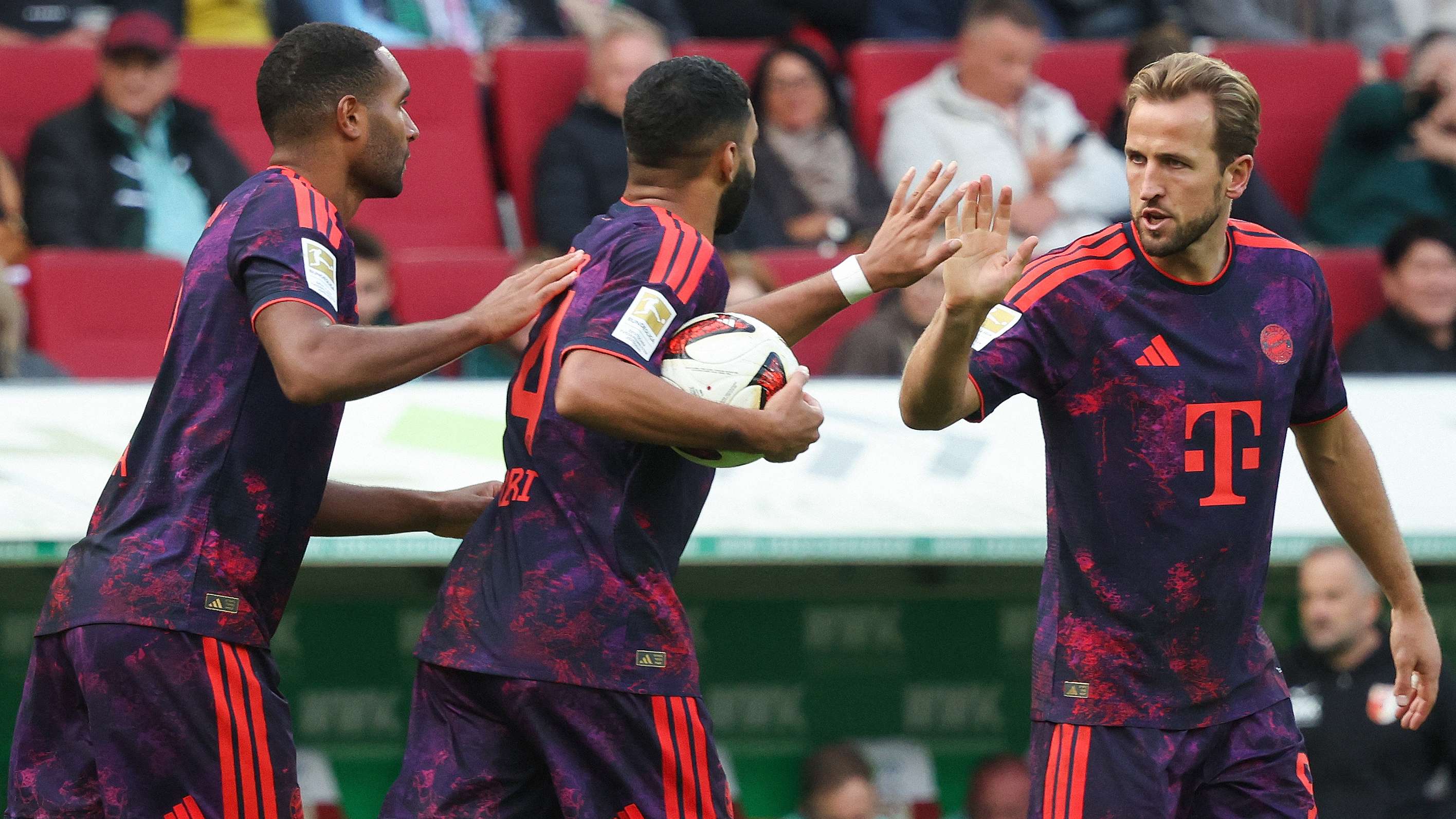 Kane Assists Twice as Bayern Munich Draw 2-2 with Augsburg