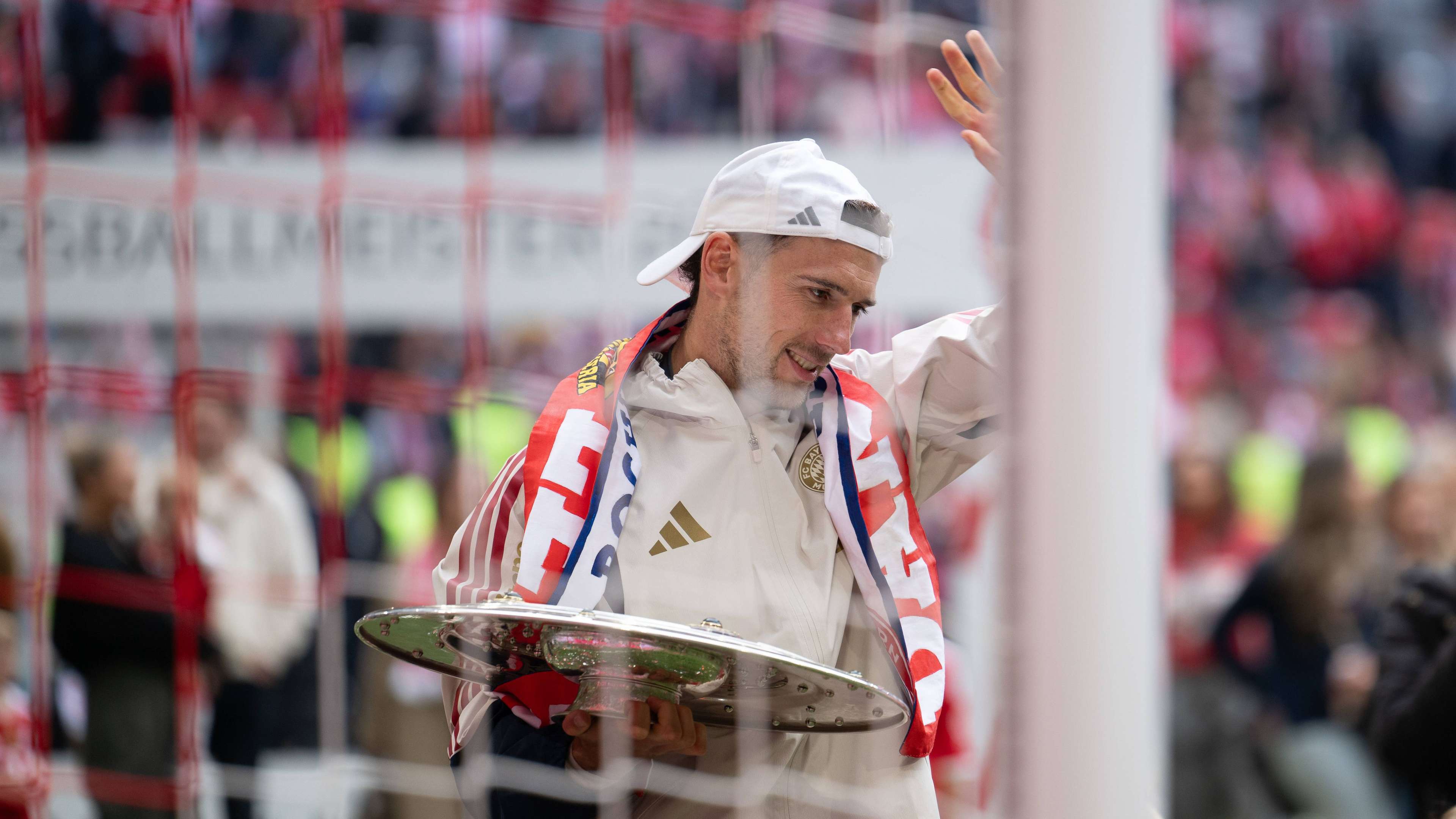 Leon Goretzka Bids Emotional Farewell to Bayern Munich After