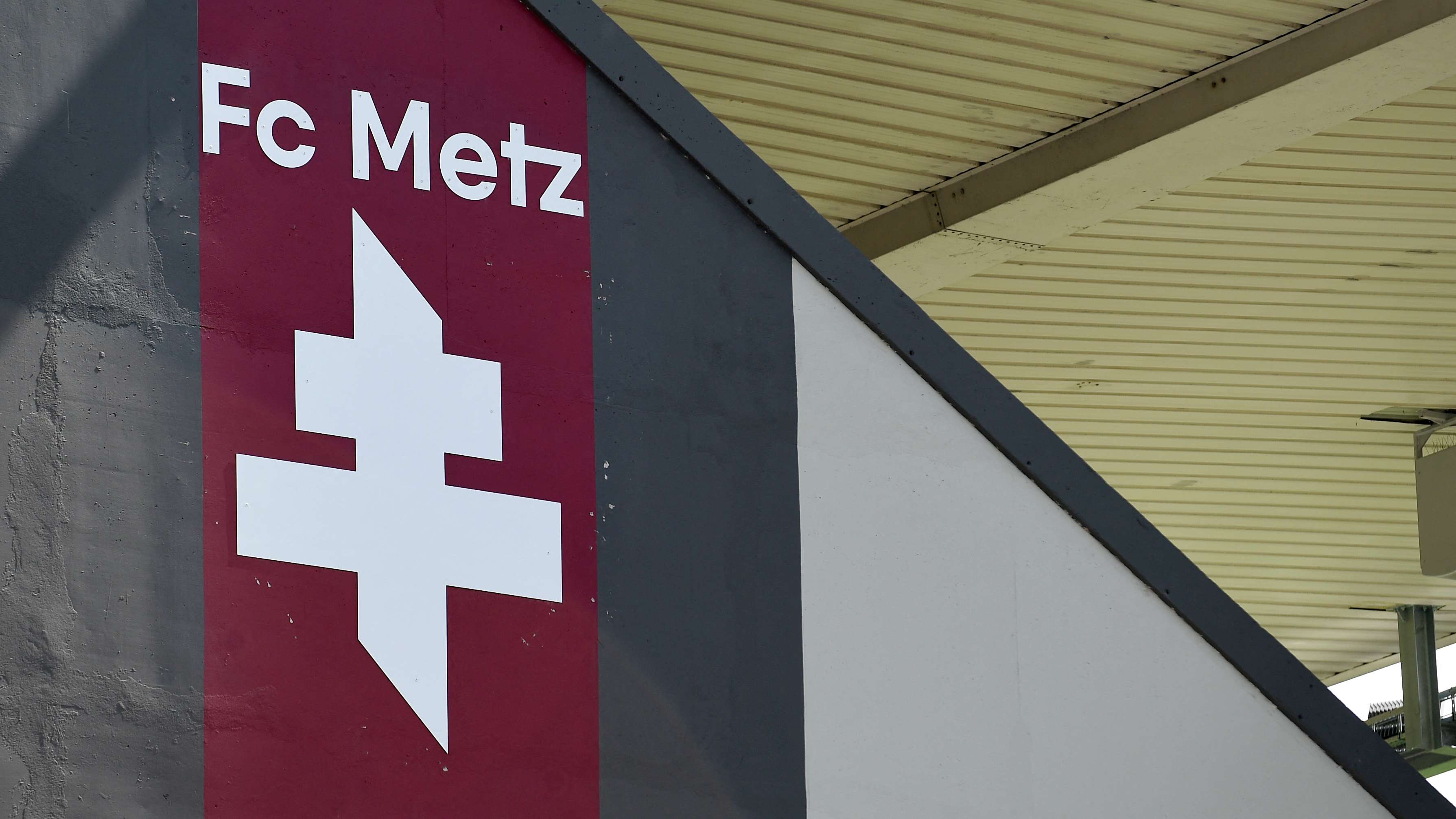 Referee Mathilde Demoncay Injured in Mass Brawl During Metz
