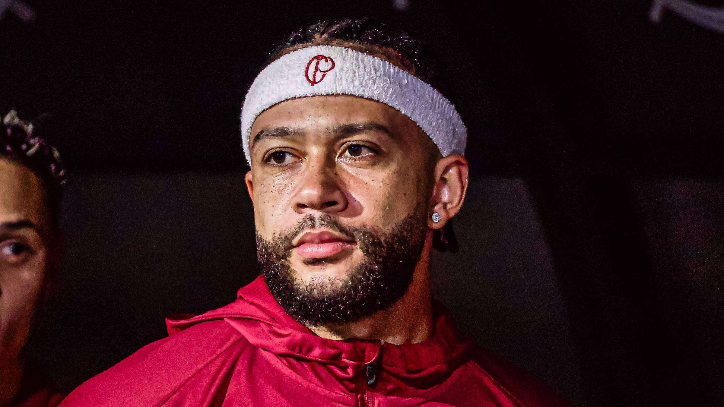 Corinthians Icon Slams Memphis Depay Contract Impasse as