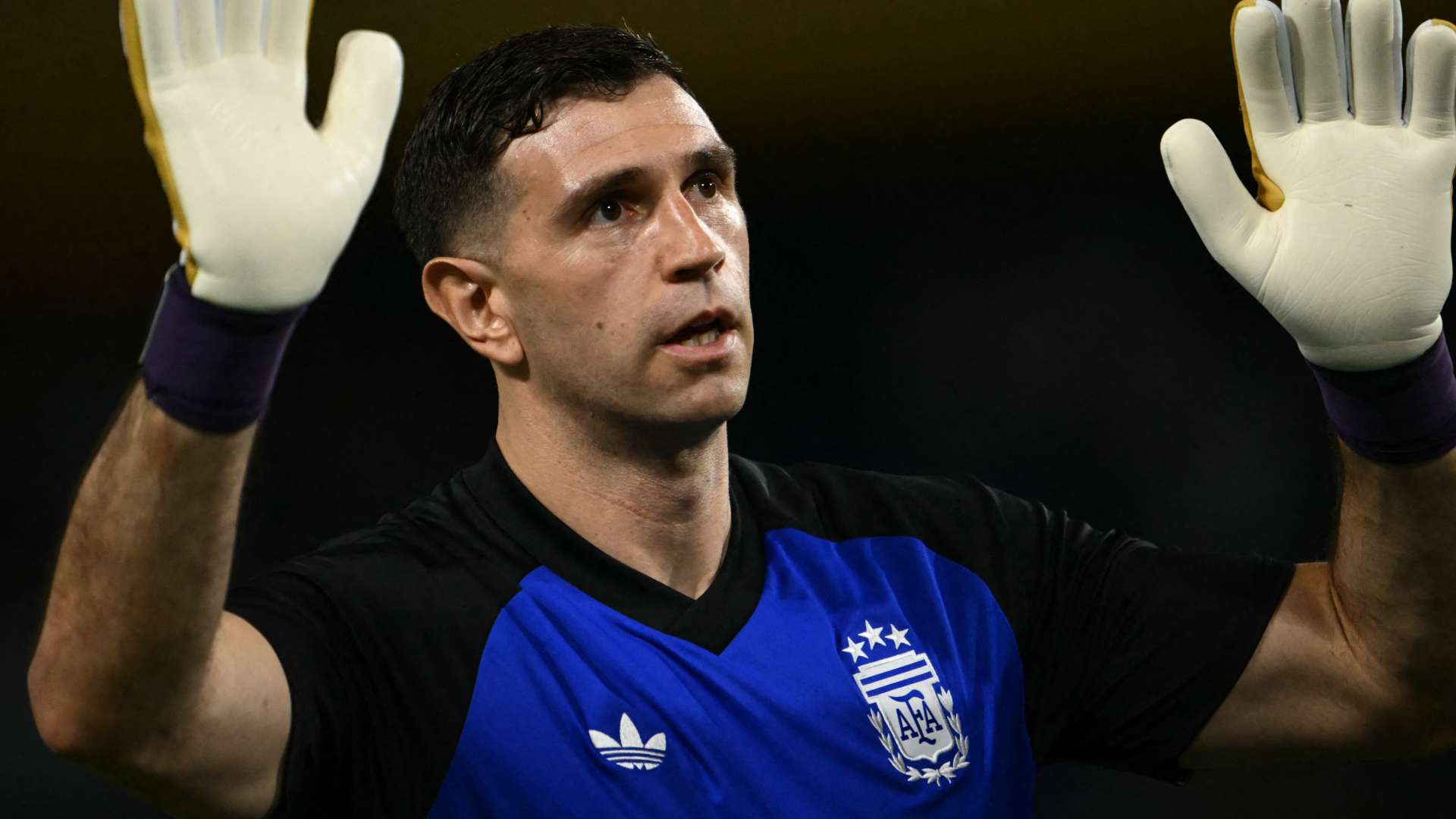 Emiliano Martinez Avoids Surgery on Broken Finger Ahead of
