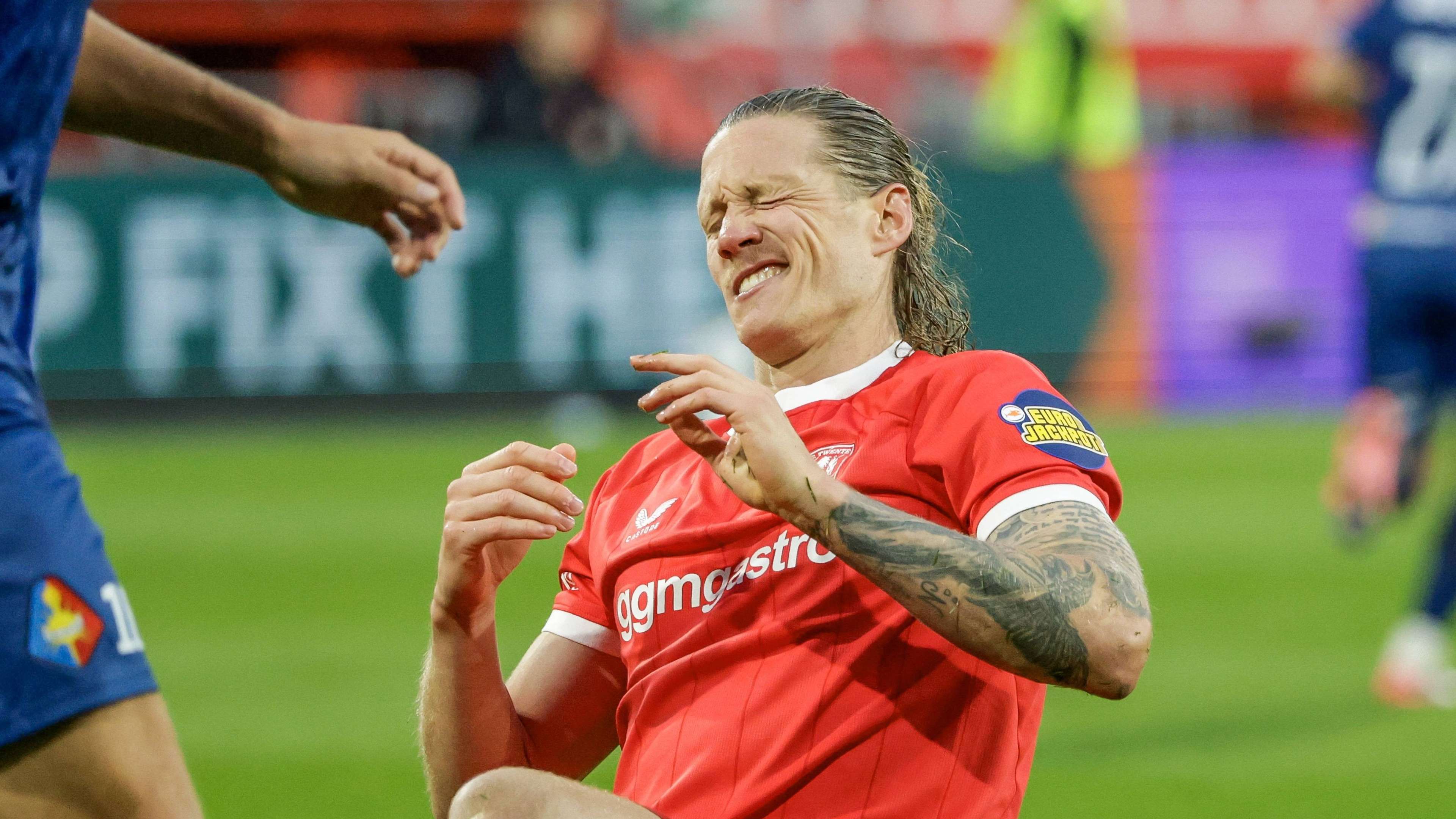 FC Twente Edge Past Telstar 1-0 Despite Weghorst Penalty Miss