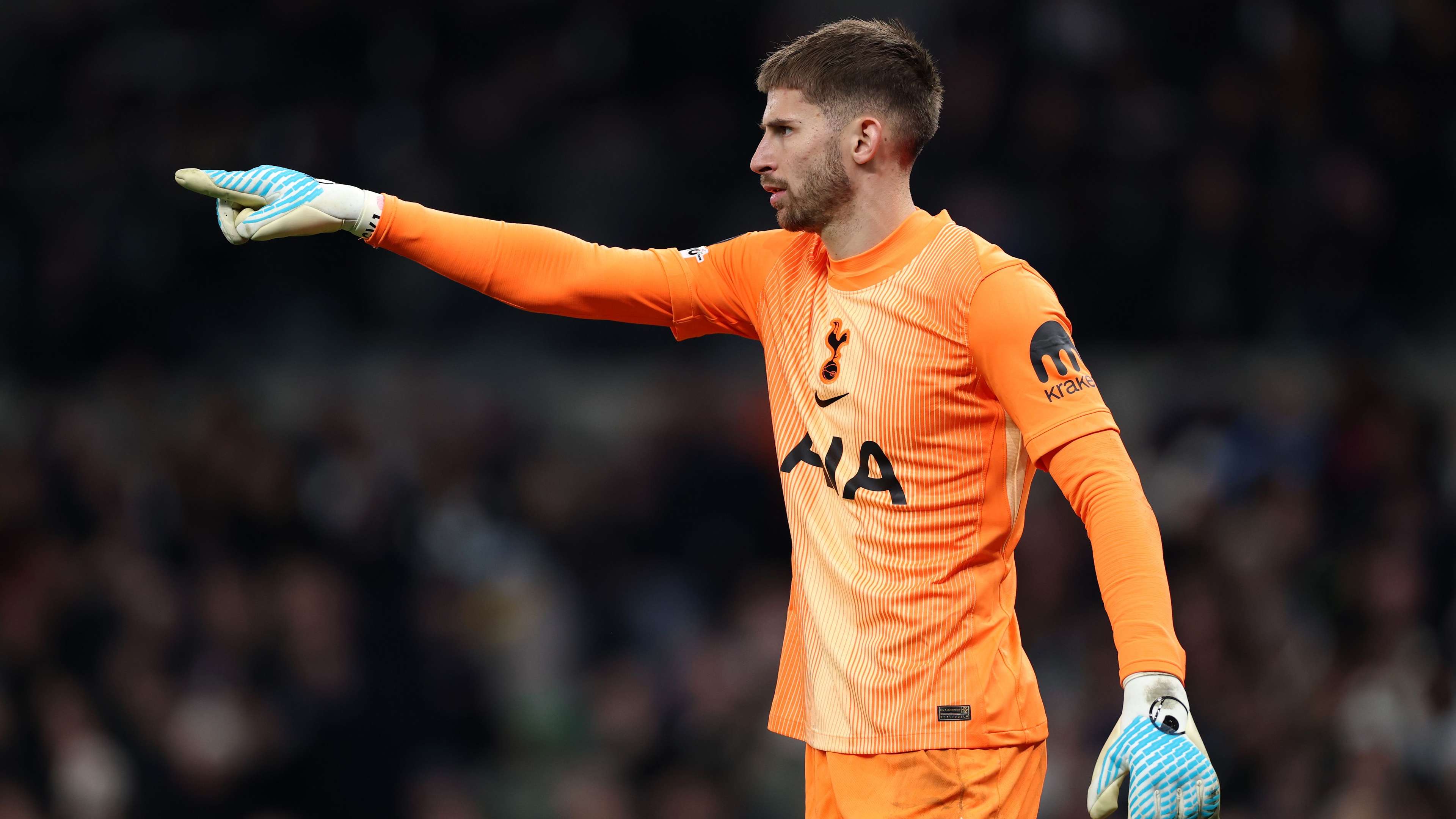 Tottenham Eyes Goalkeeper Swap with Napoli for Vicario Deal