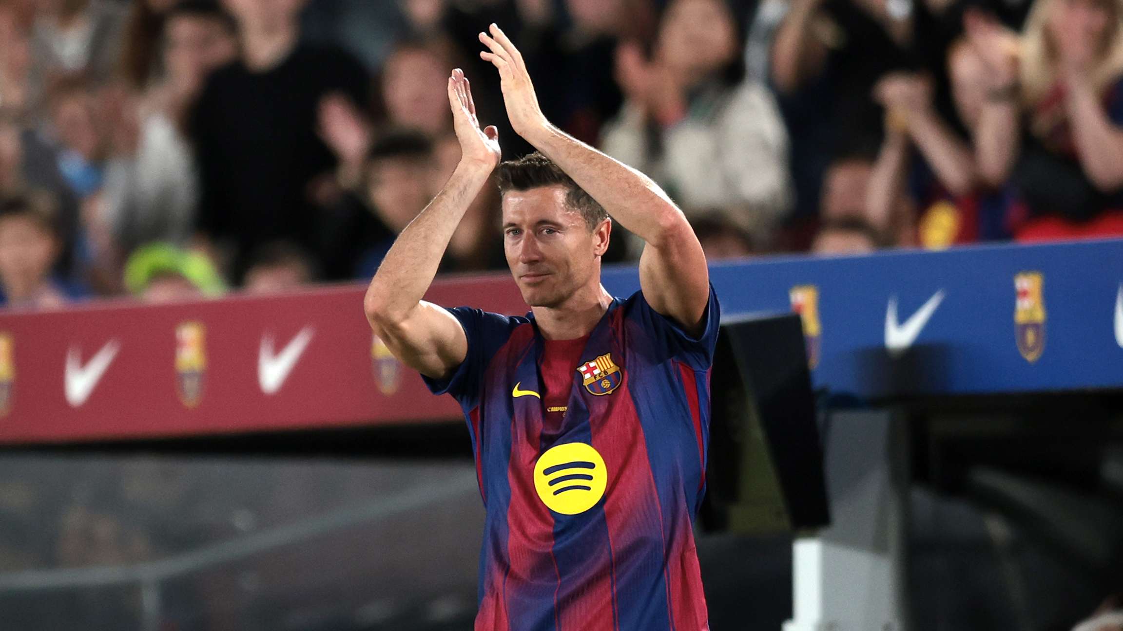 Lewandowski Delivers Emotional Farewell to Barcelona Squad