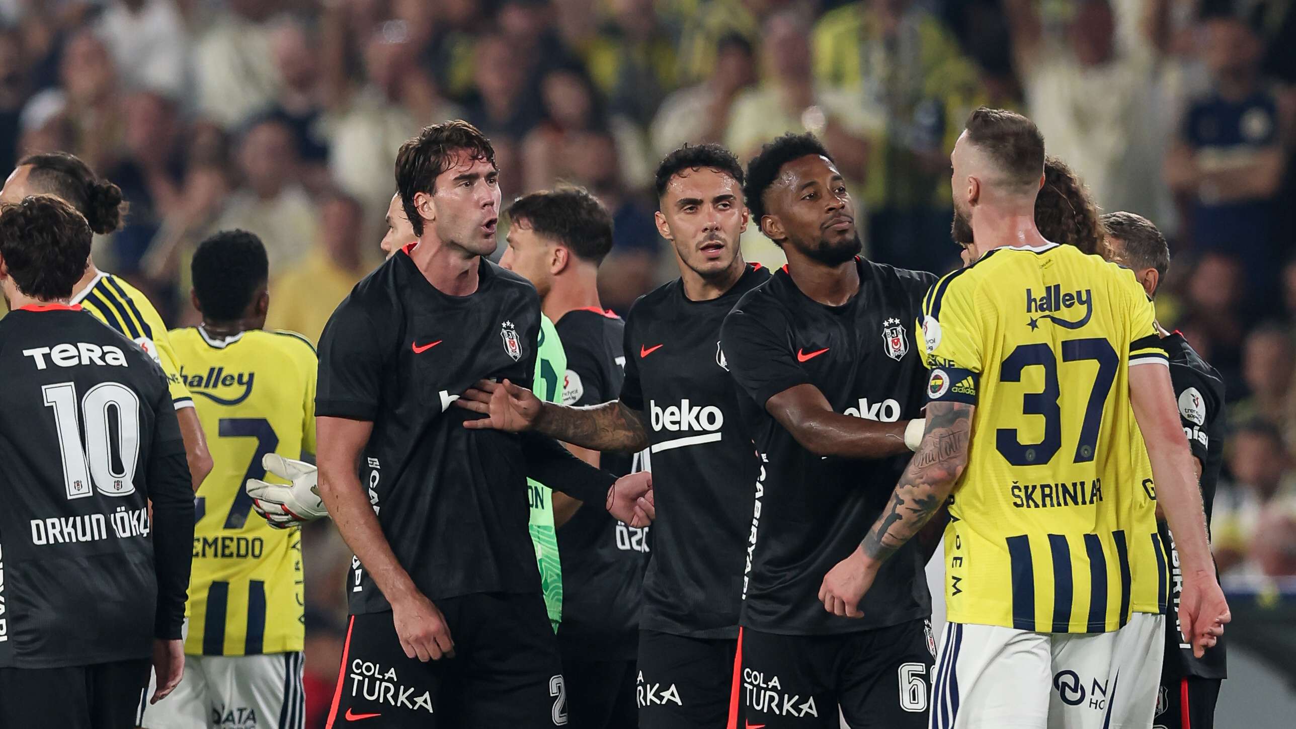 Vlahovic Seals Besiktas Win Over Fenerbahce in Istanbul