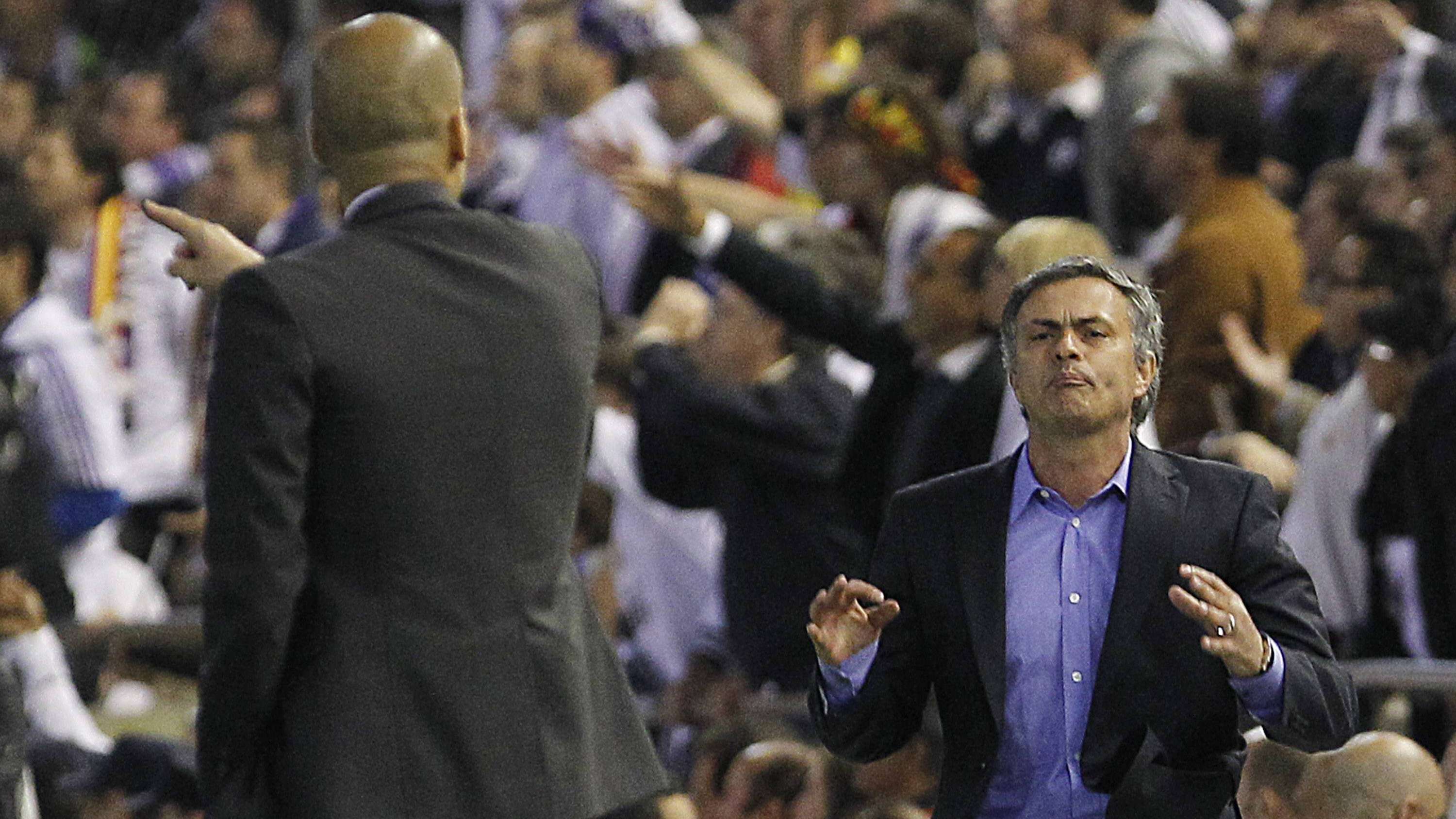 Mourinho Receives Pitch Sprayer Gift Recalling Barcelona