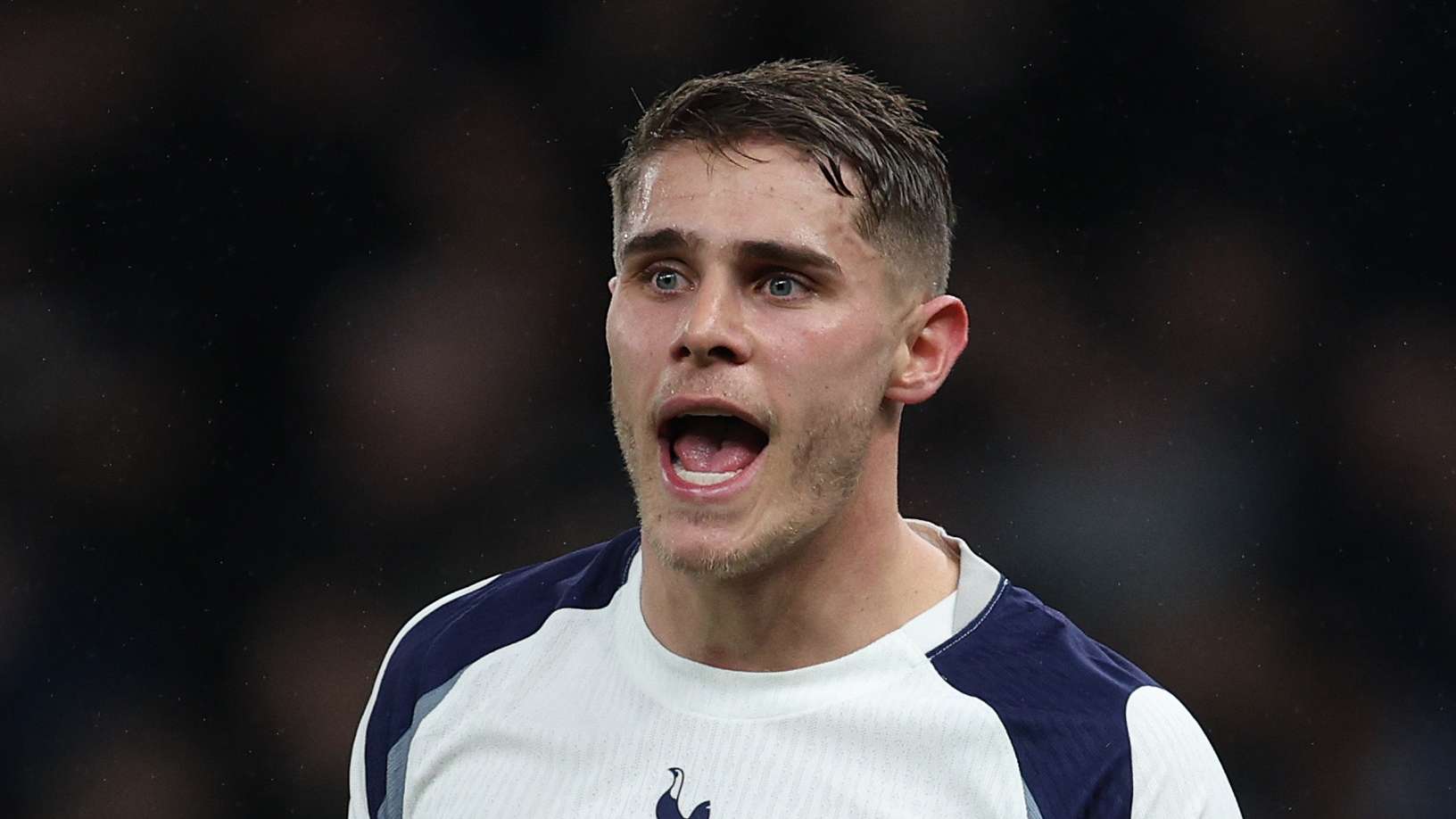Van de Ven Transfer Battle: Man Utd and Liverpool Circle