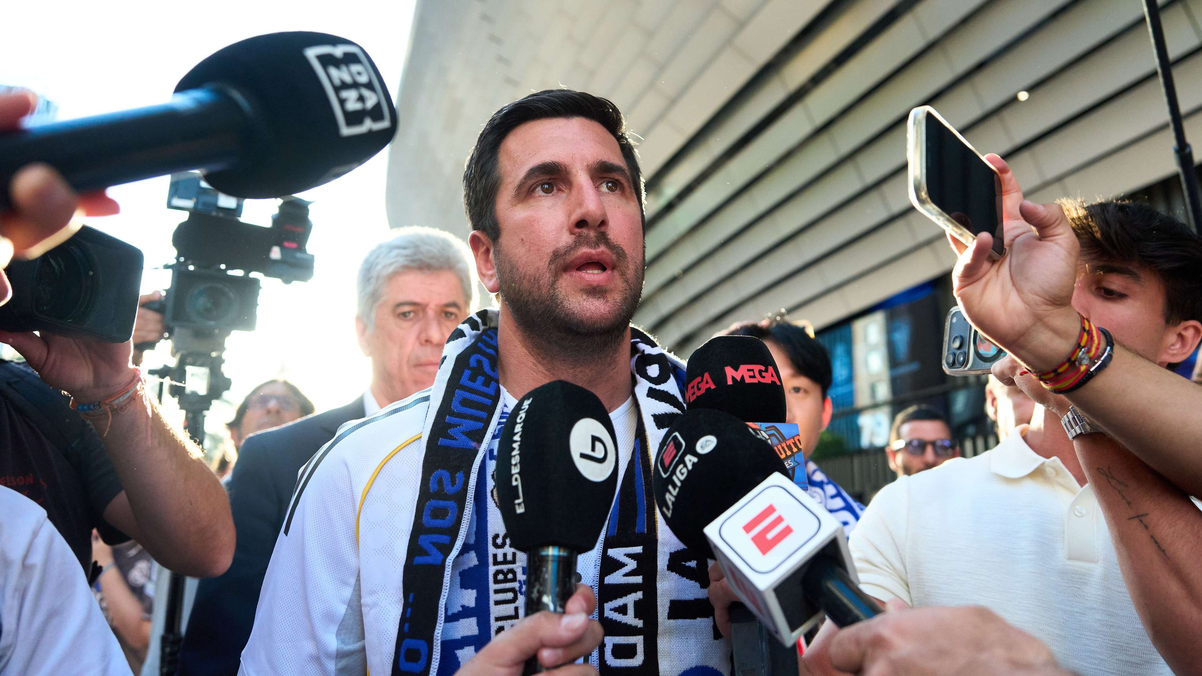 Riquelme Pledges Two Star Signings to Challenge Pérez for