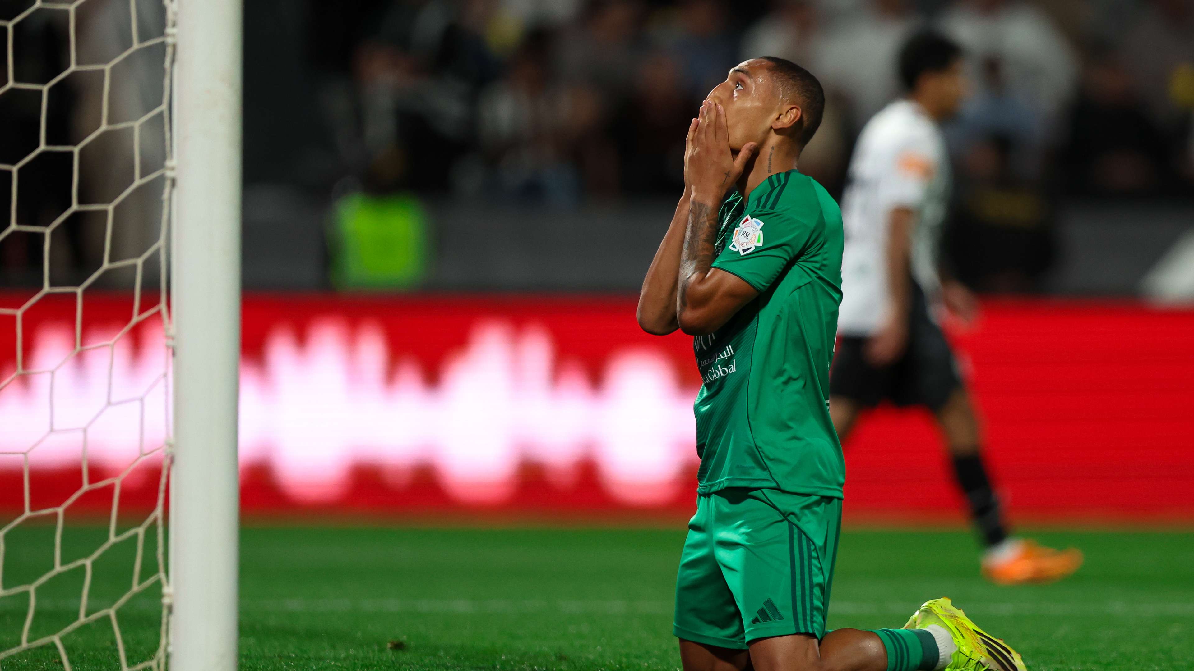 Al-Ahli Target Roma's Manu Koné to Replace Enzo Millot