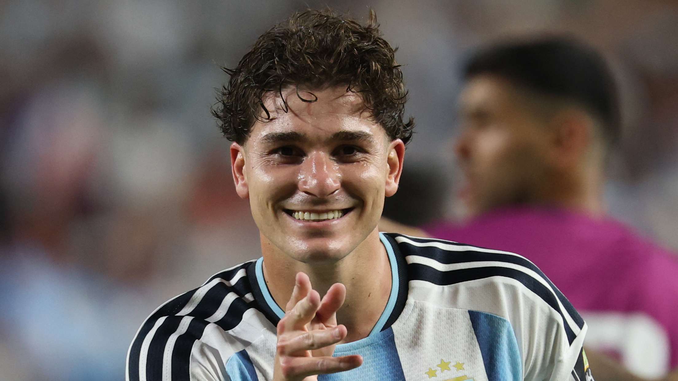 Barcelona Sets July 31 Deadline for Julian Alvarez Transfer