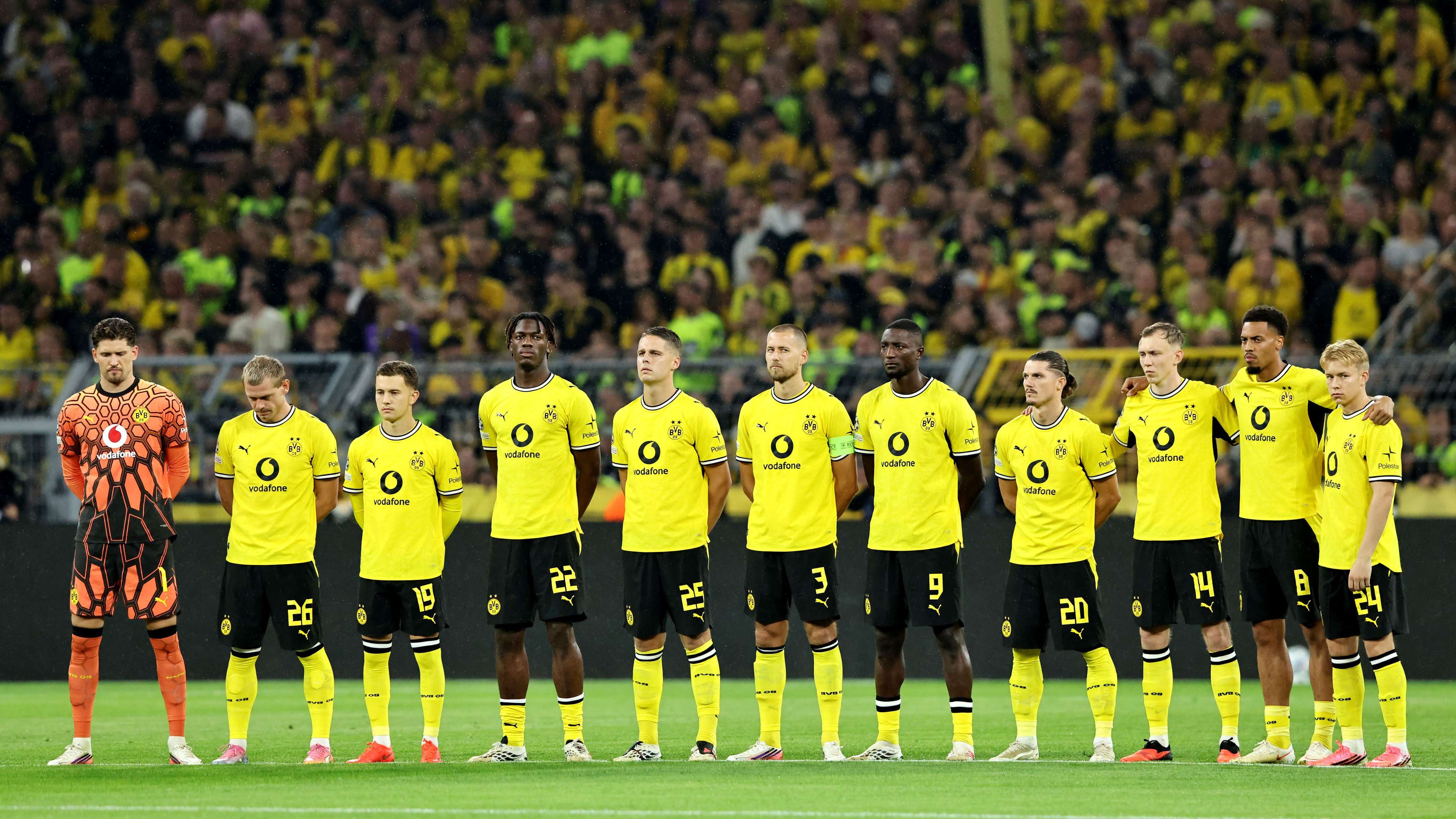 Hummels Warns Dortmund Will Miss Top Eight in Champions