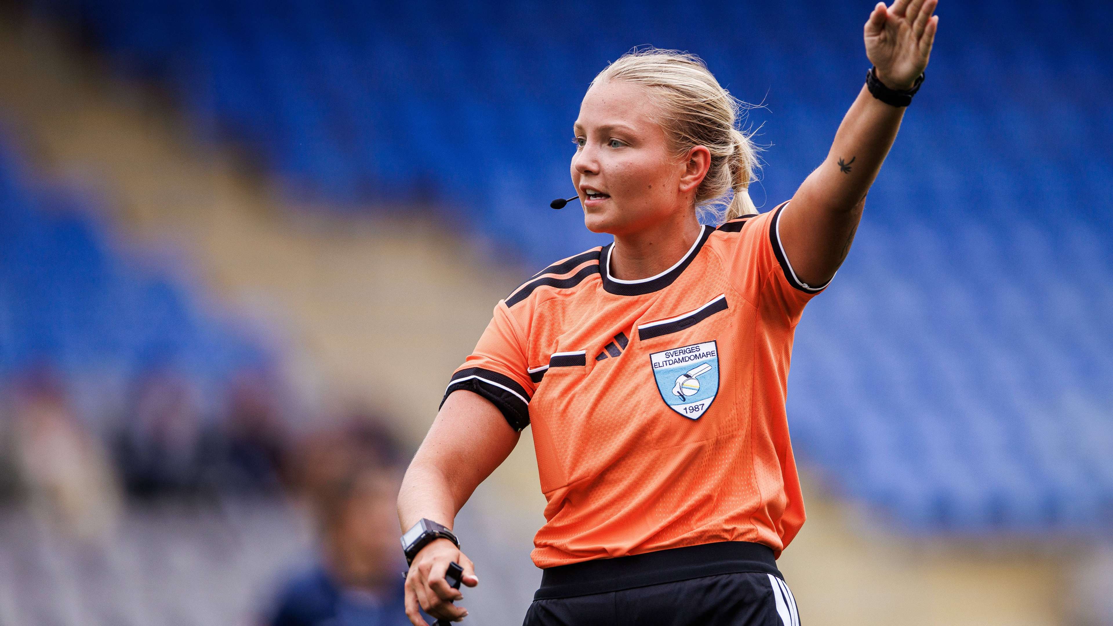 Female Referee Collapses During Metz vs Fortuna Sittard