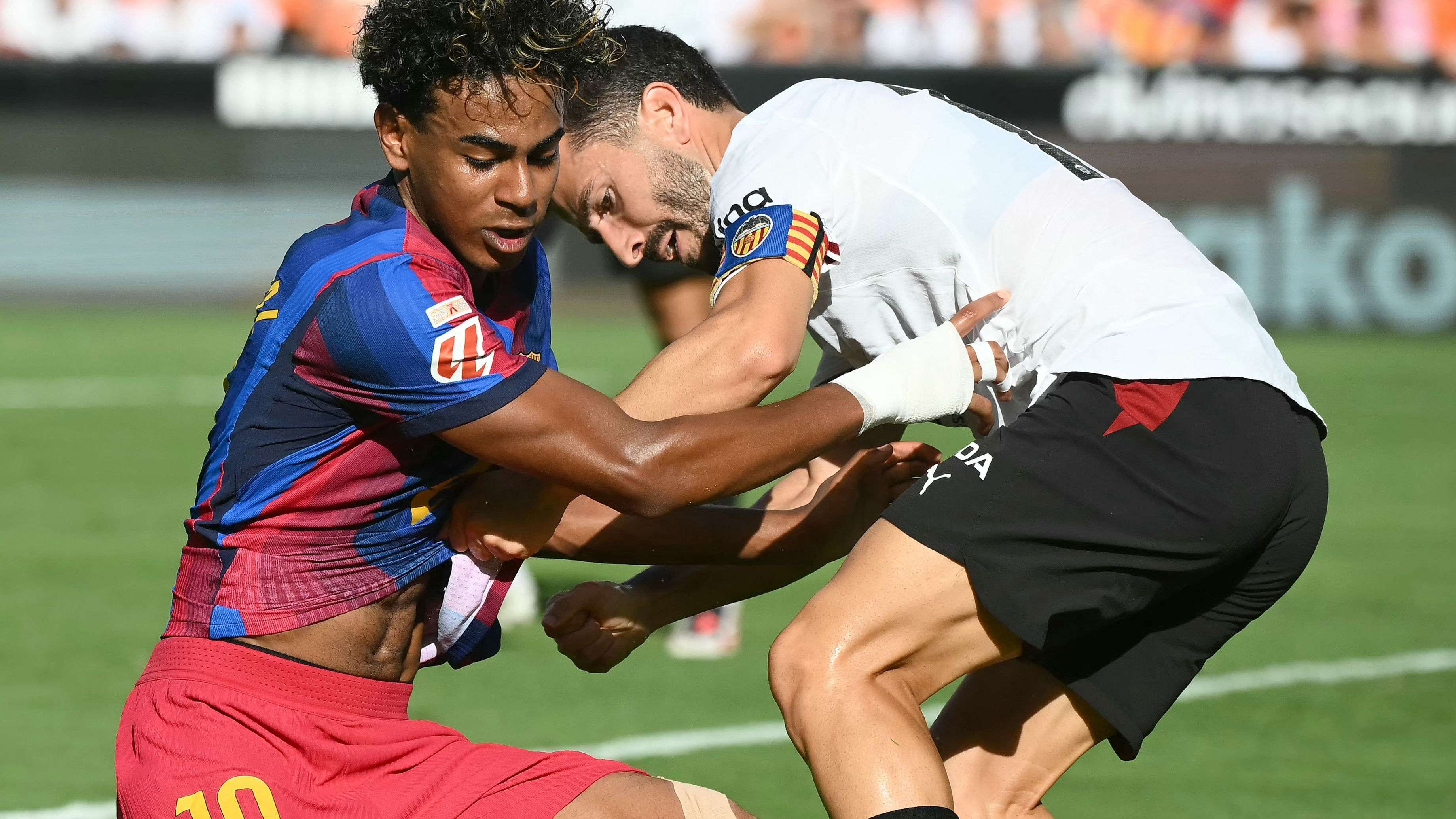 Referee Diaz de Mera Escuderos Rates 4.75/10 in Barcelona vs