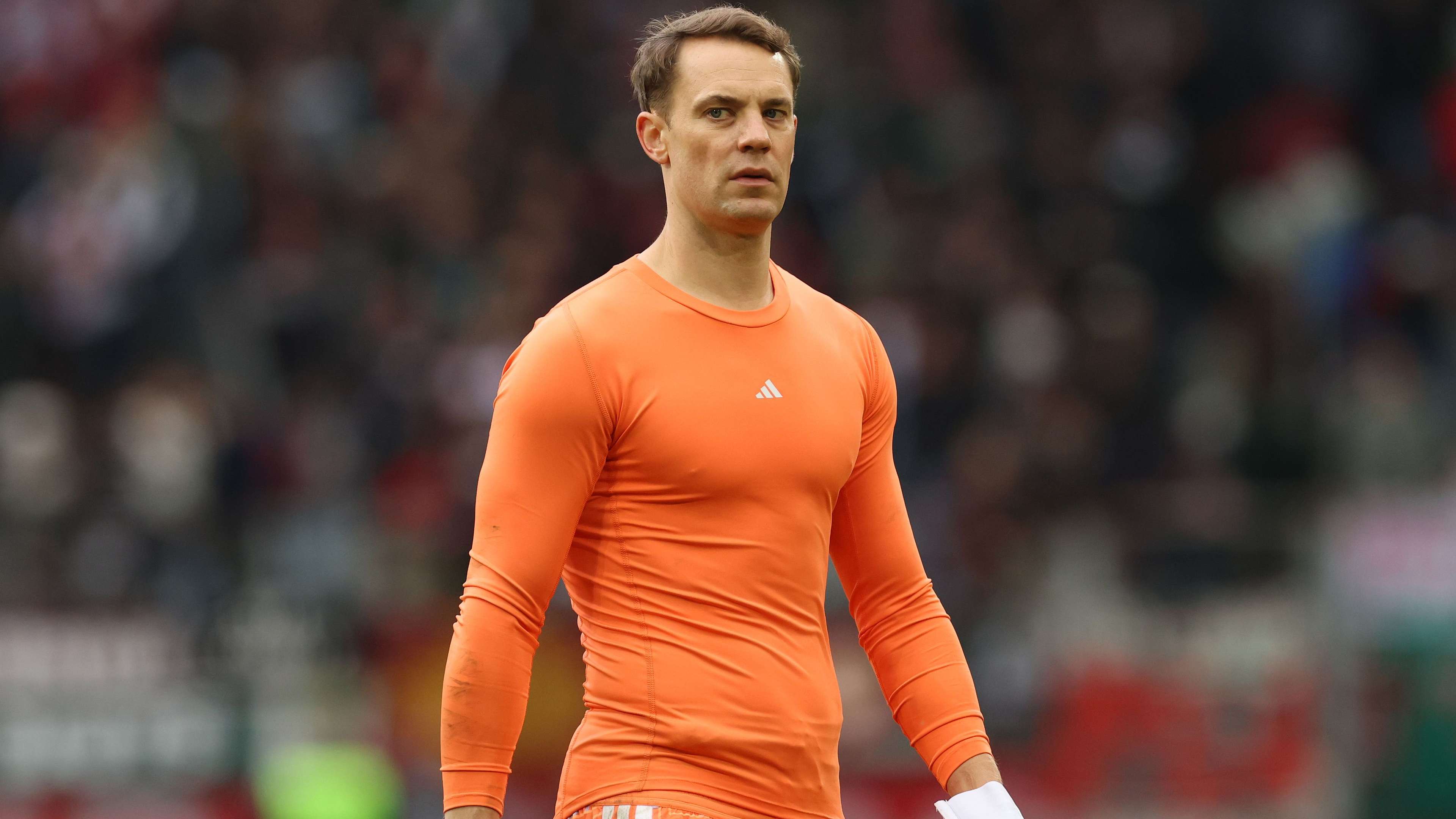 Neuer's Eight-Second Blunder Costs Bayern in Augsburg 2-2