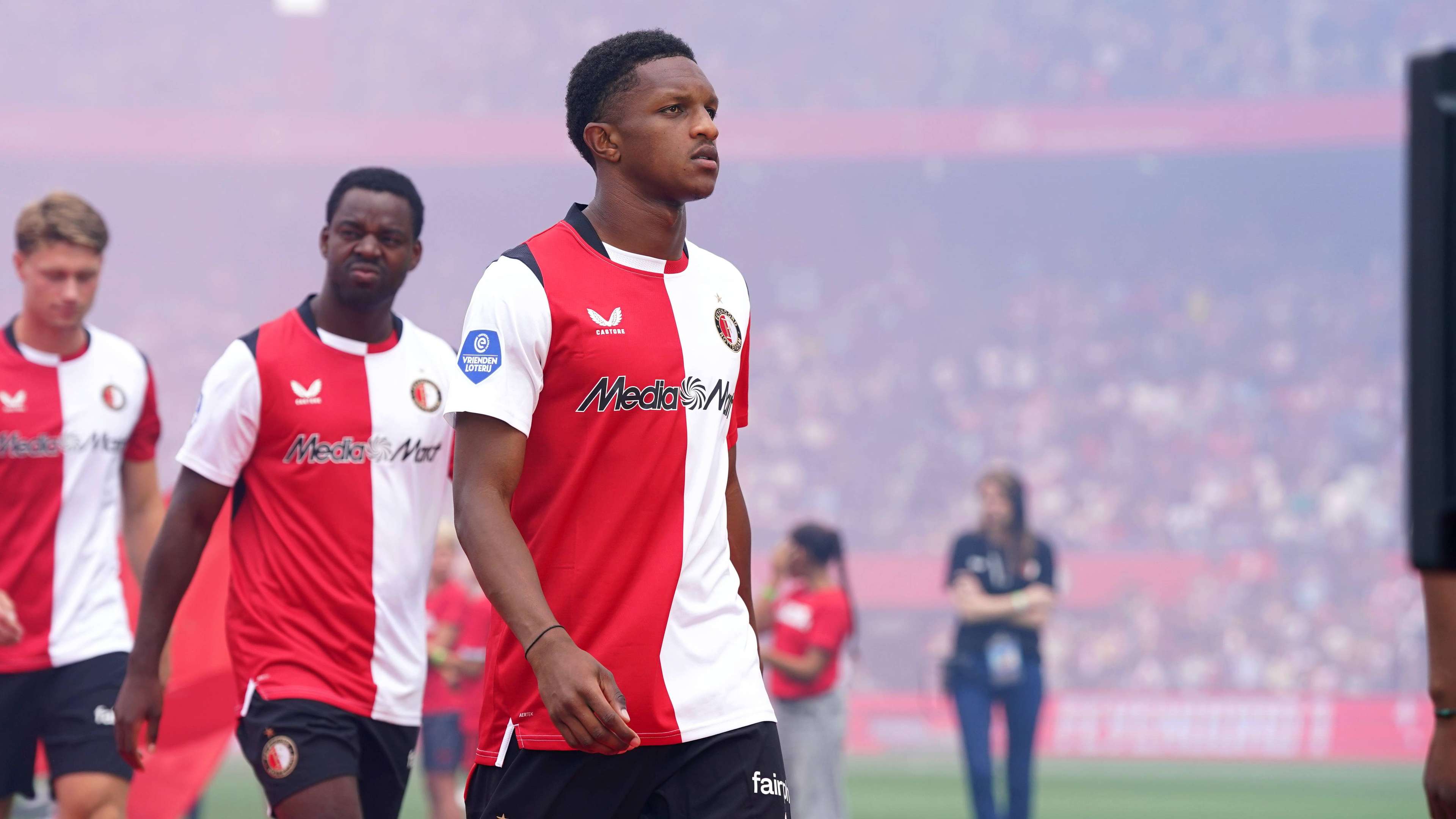 Nottingham Forest Submits €20m Bid for Feyenoord Right-Back