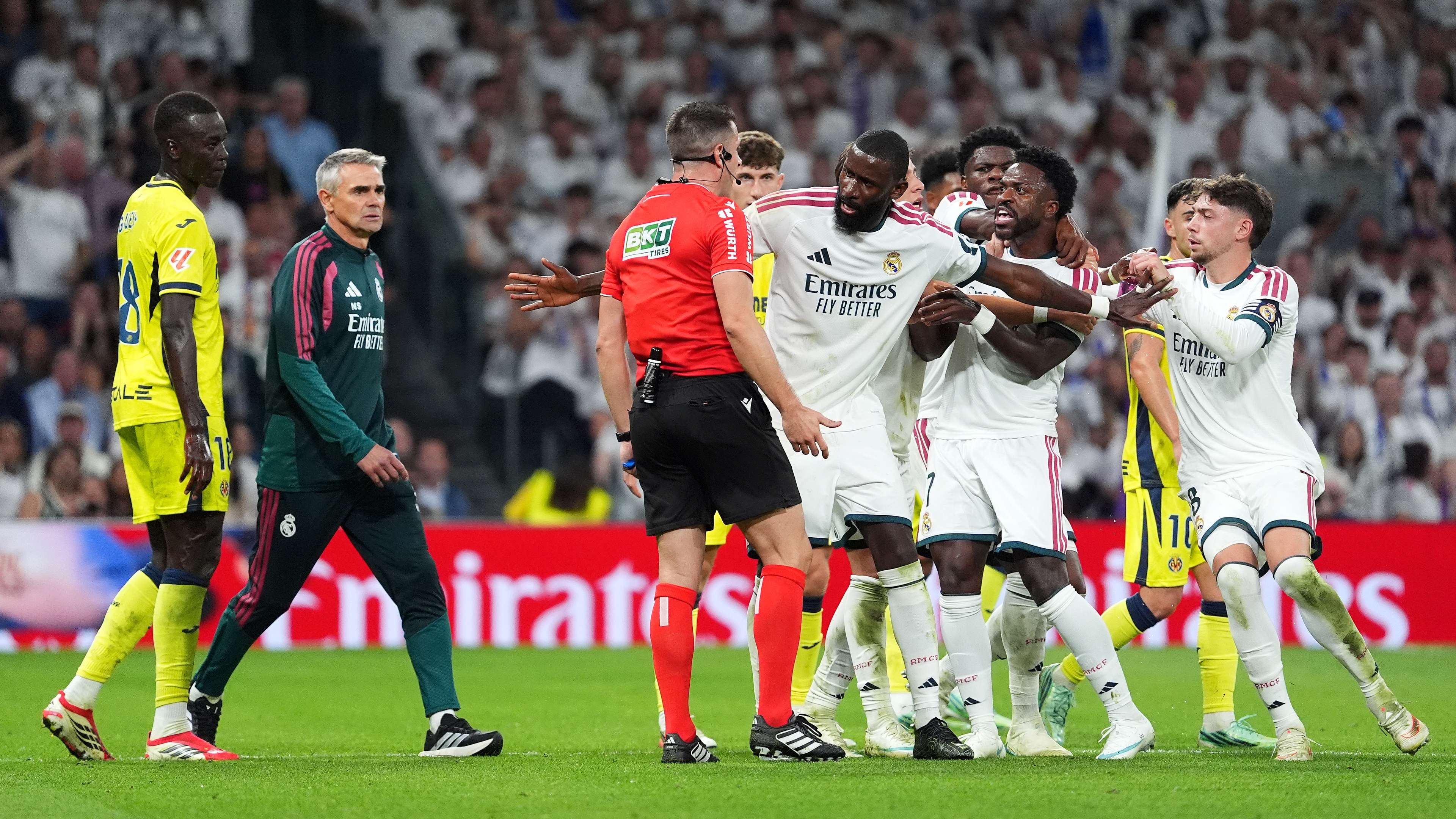 Vinícius Júnior Sent Off for Hair Pull as Real Madrid Beats Villarreal