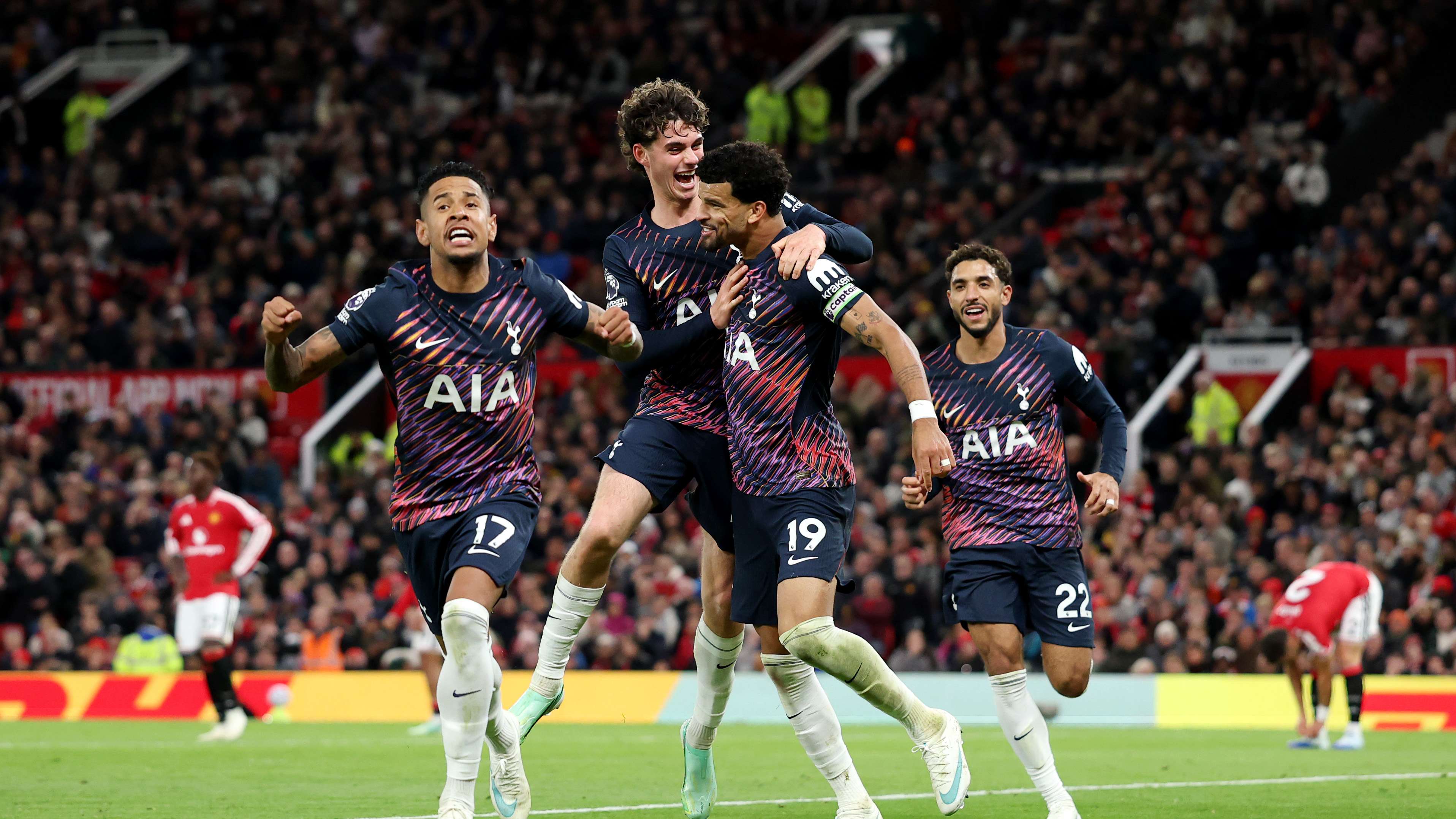Tottenham Hold Manchester United 1-1 Despite Playing with
