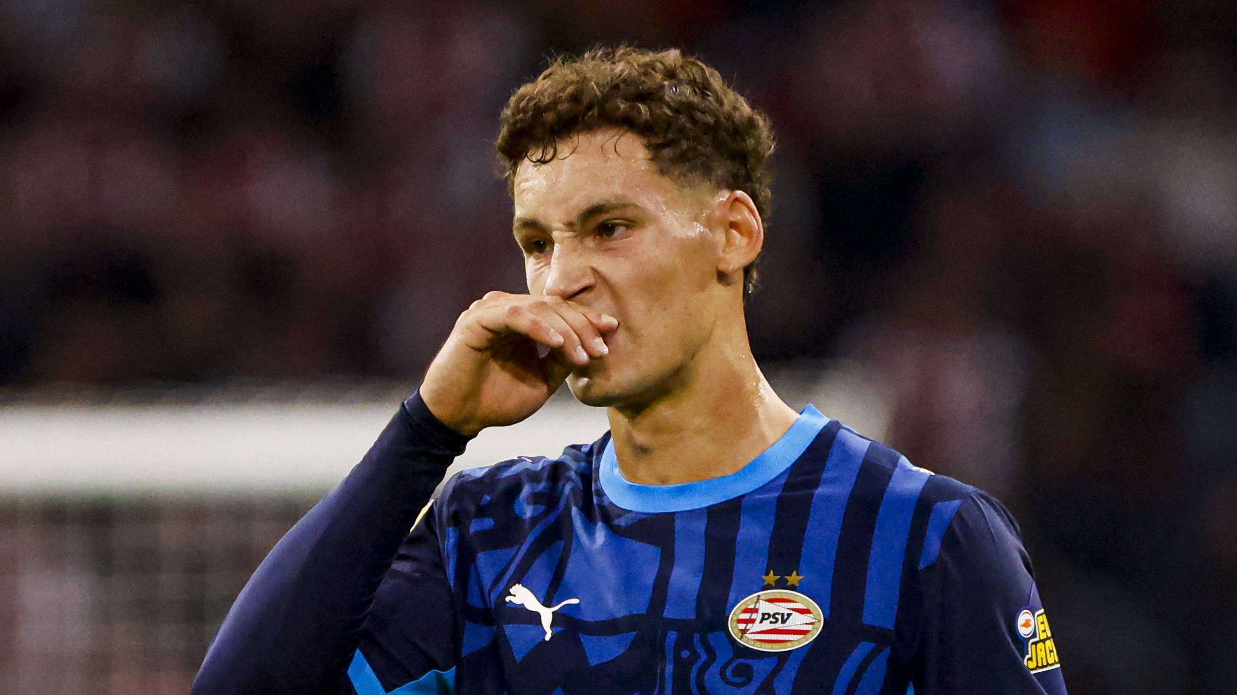 Kieft Defends Van Bommel After Red Card Controversy in Ajax