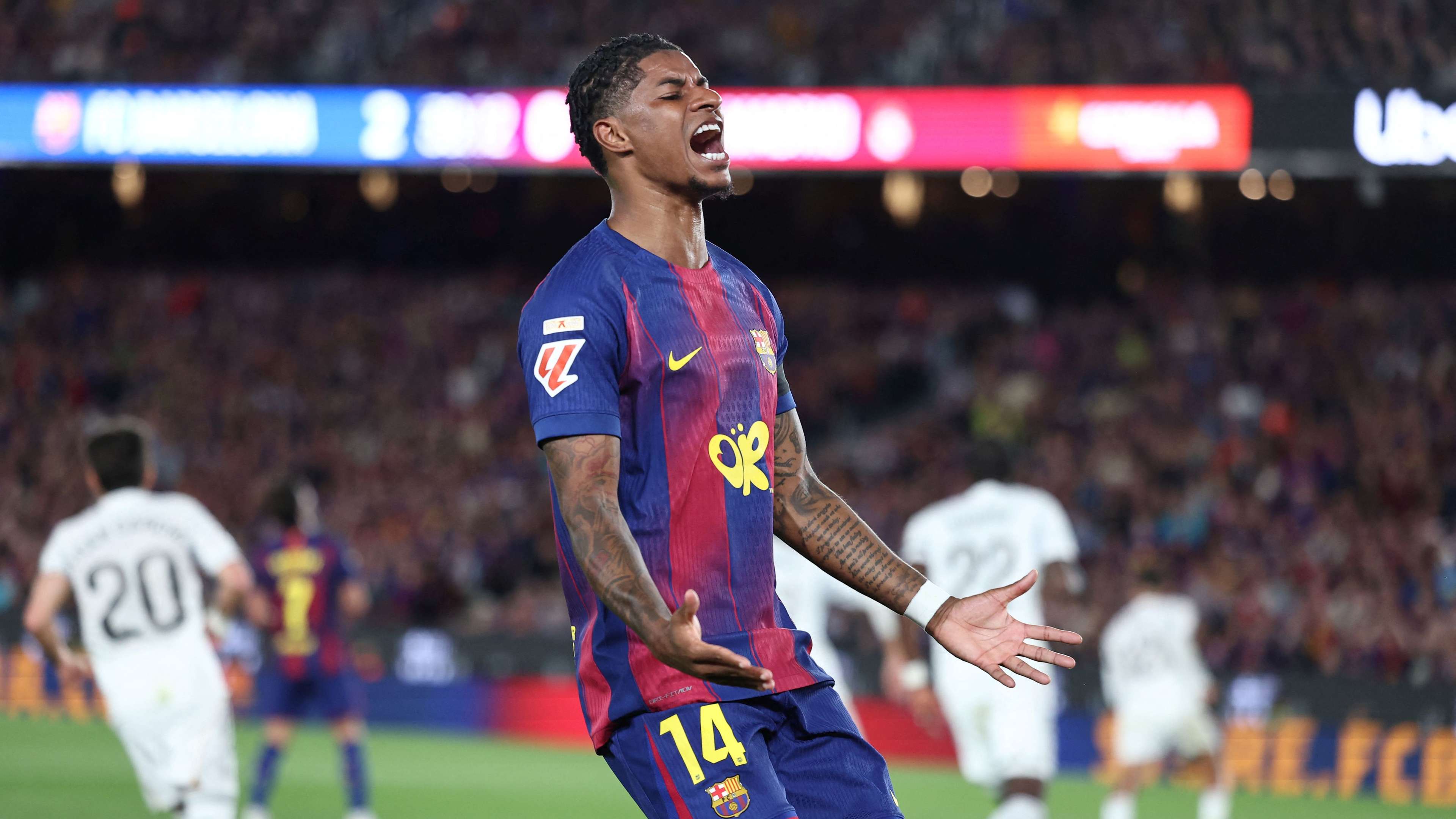 Rashford Replicates Messi Magic with Free-Kick in Barcelona
