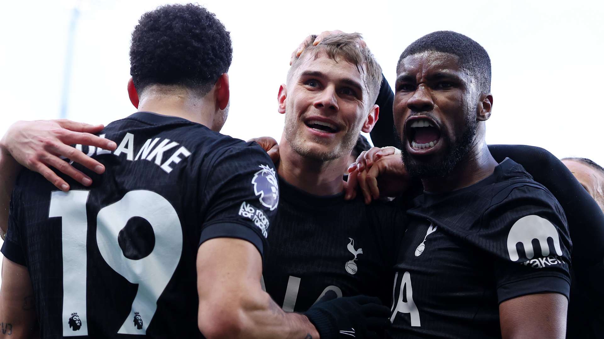 Van de Ven Must Stay at Tottenham, Hutton Warns Amid Summer
