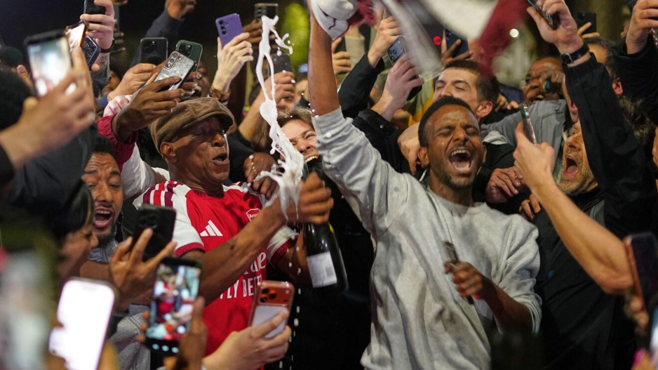 Arsenal Win First Premier League Title in 22 Years as Wright