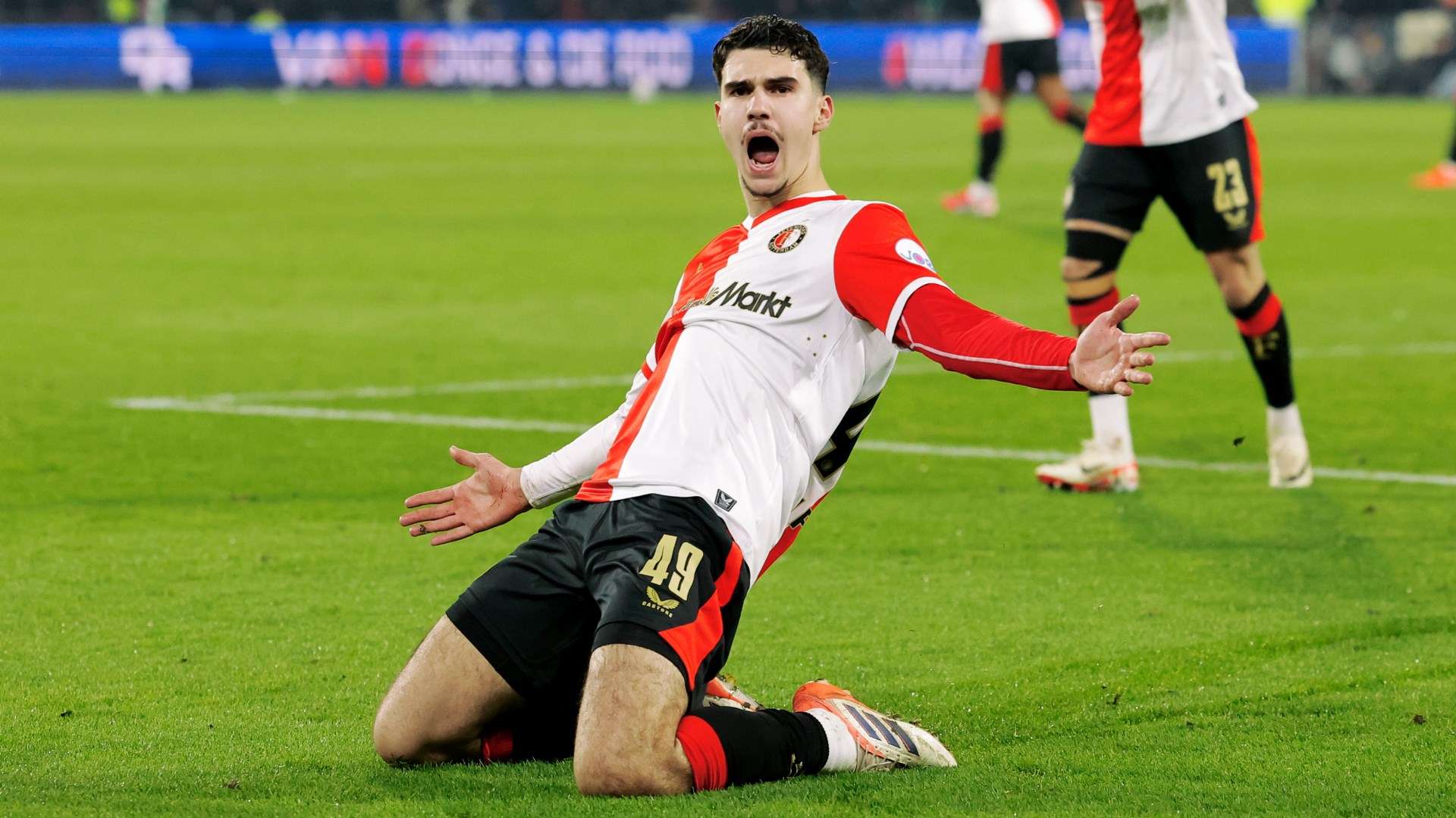 Van Bronckhorst Settles In at Feyenoord as Valente Praises