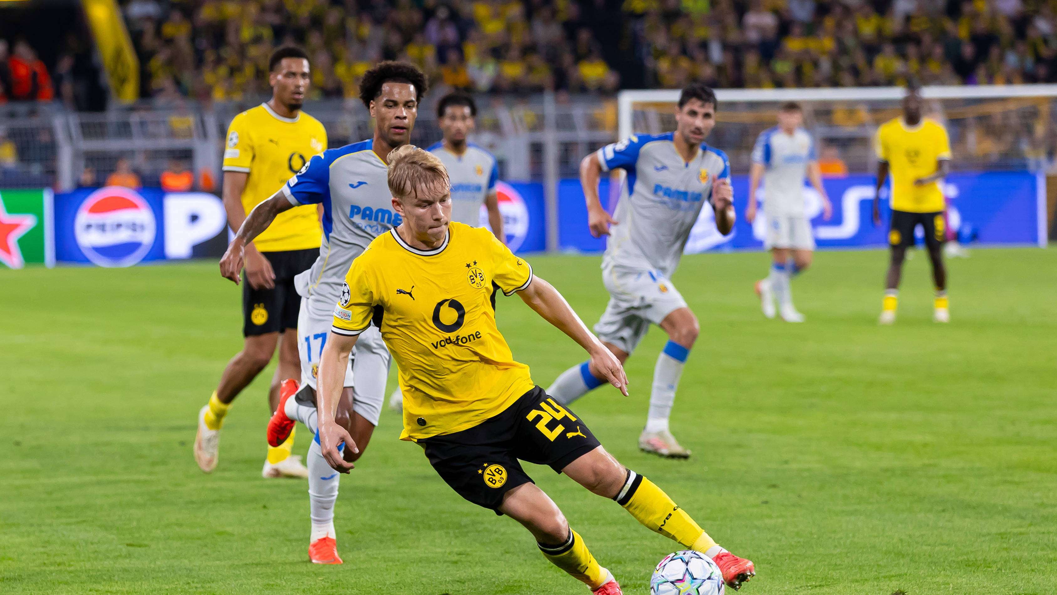 Milan Eyes Dortmund's Svensson for Left Flank Overhaul