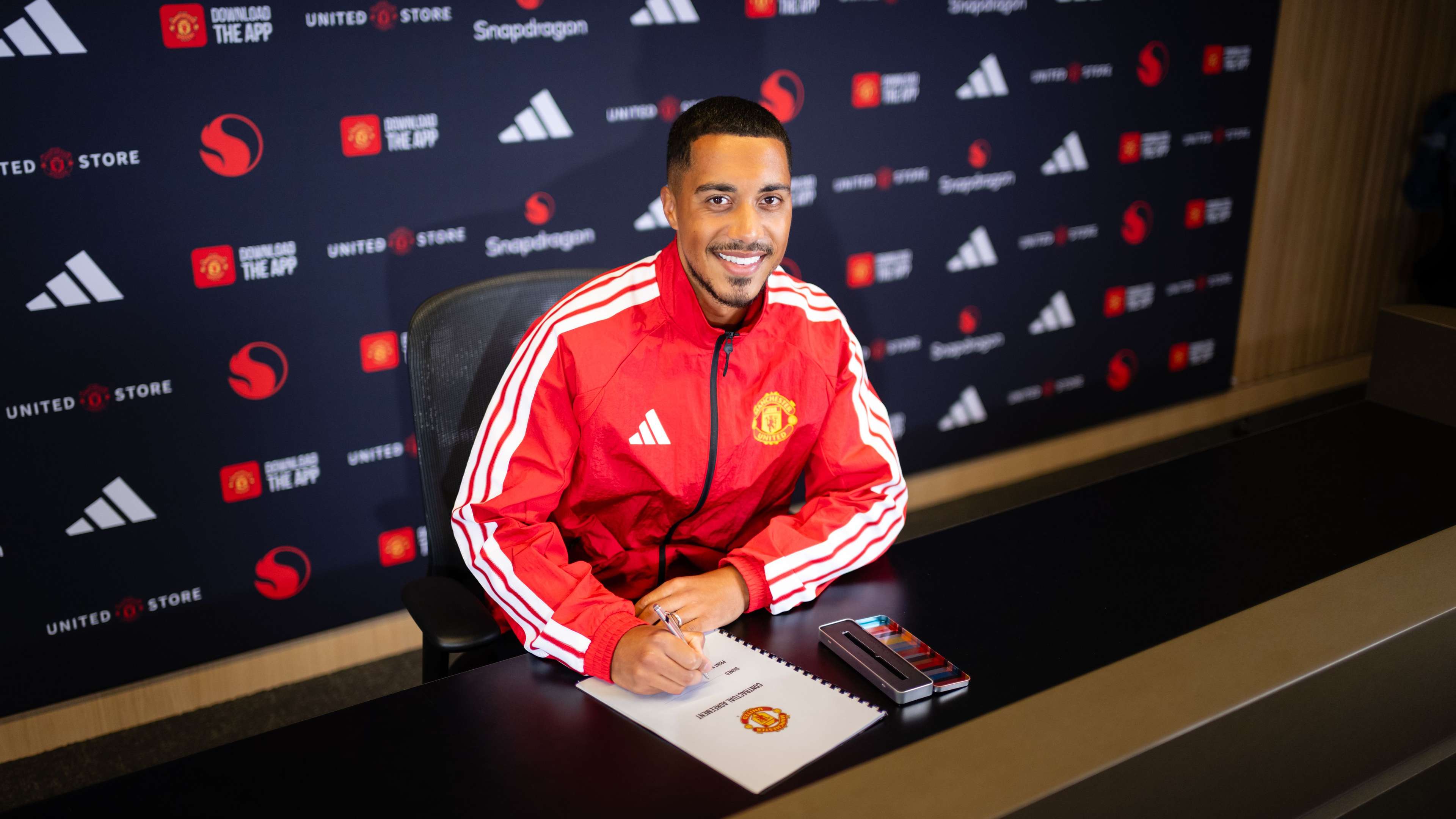 Youri Tielemans Joins Manchester United for £35m from Aston