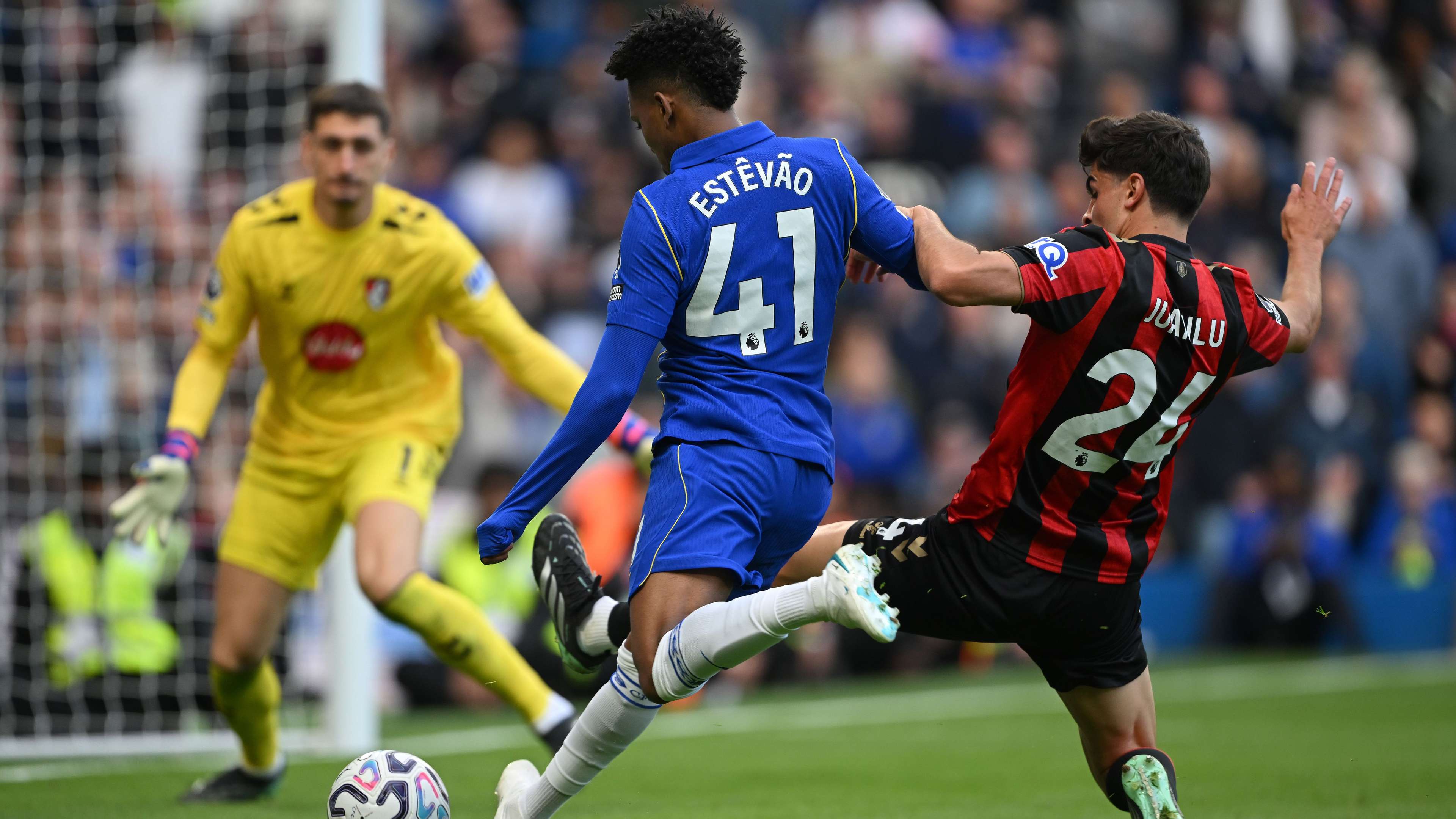 Chelsea Demolish Bournemouth 5-1, Henderson Shines with Brace