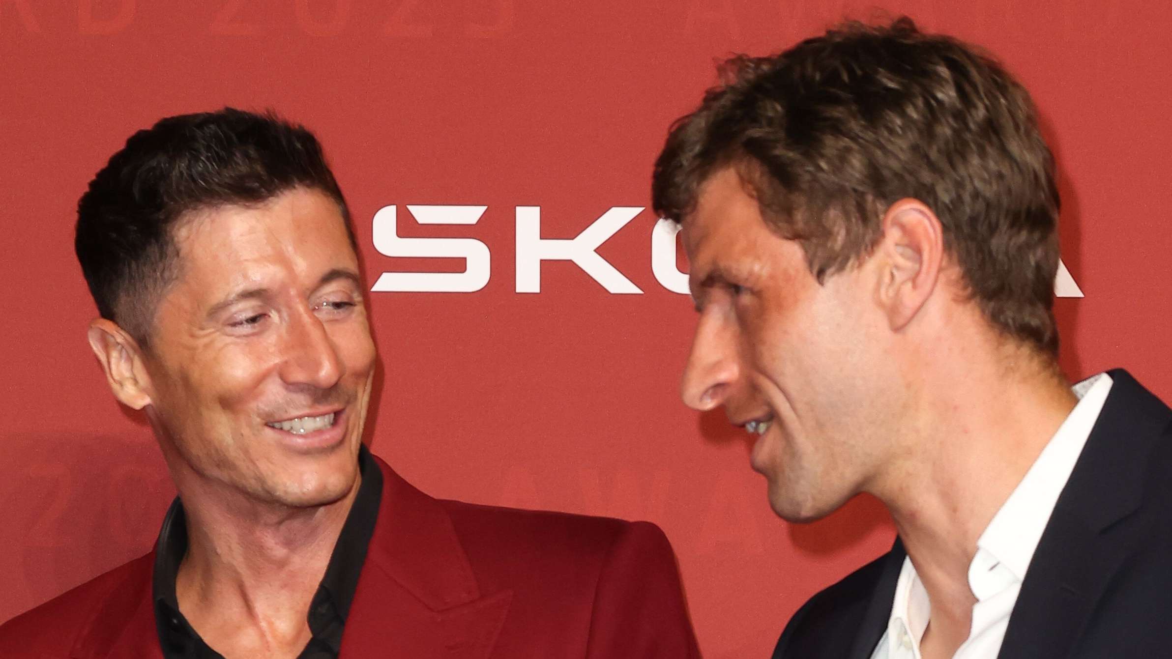 Lewandowski and Muller Reunite as MLS Wildfire Forces Match