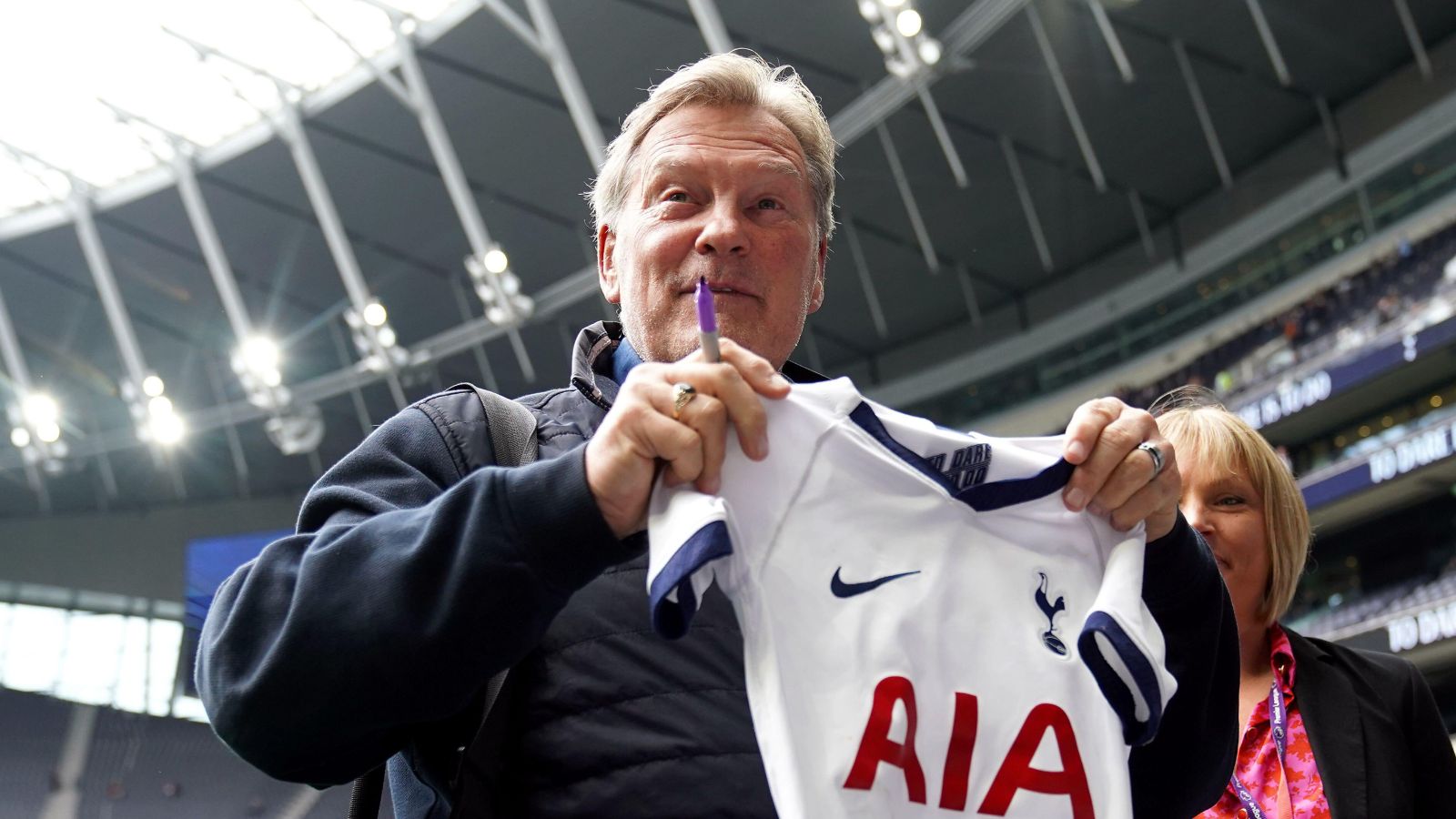 Hoddle Backs Tottenham for Dramatic Turnaround Like Man Utd