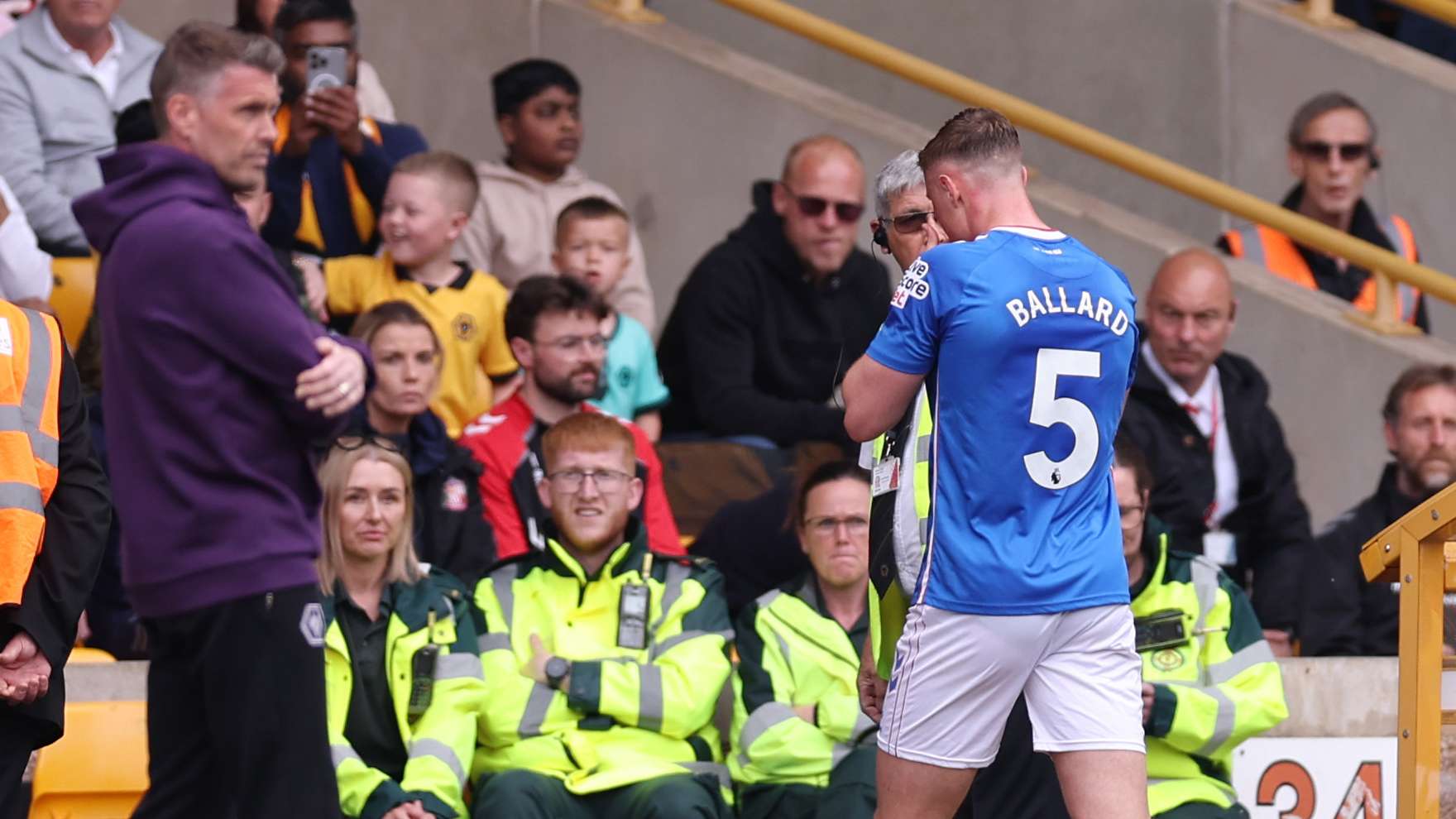 Sunderland's Dan Ballard Receives Red Card for Hair Pulling in Controversial VAR Decision Against Wolves