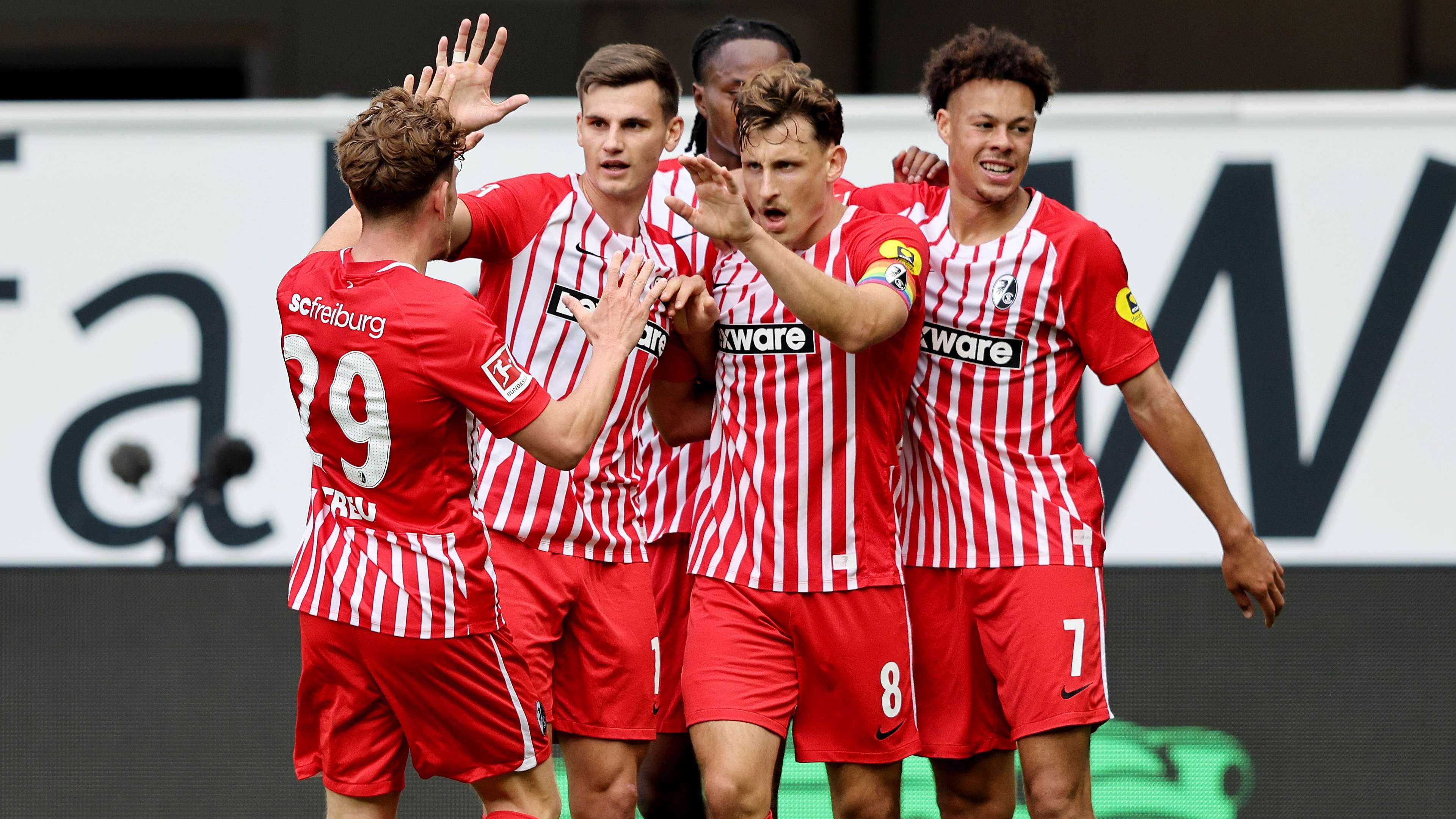 Freiburg Tops Bundesliga After Gritty Win at Paderborn